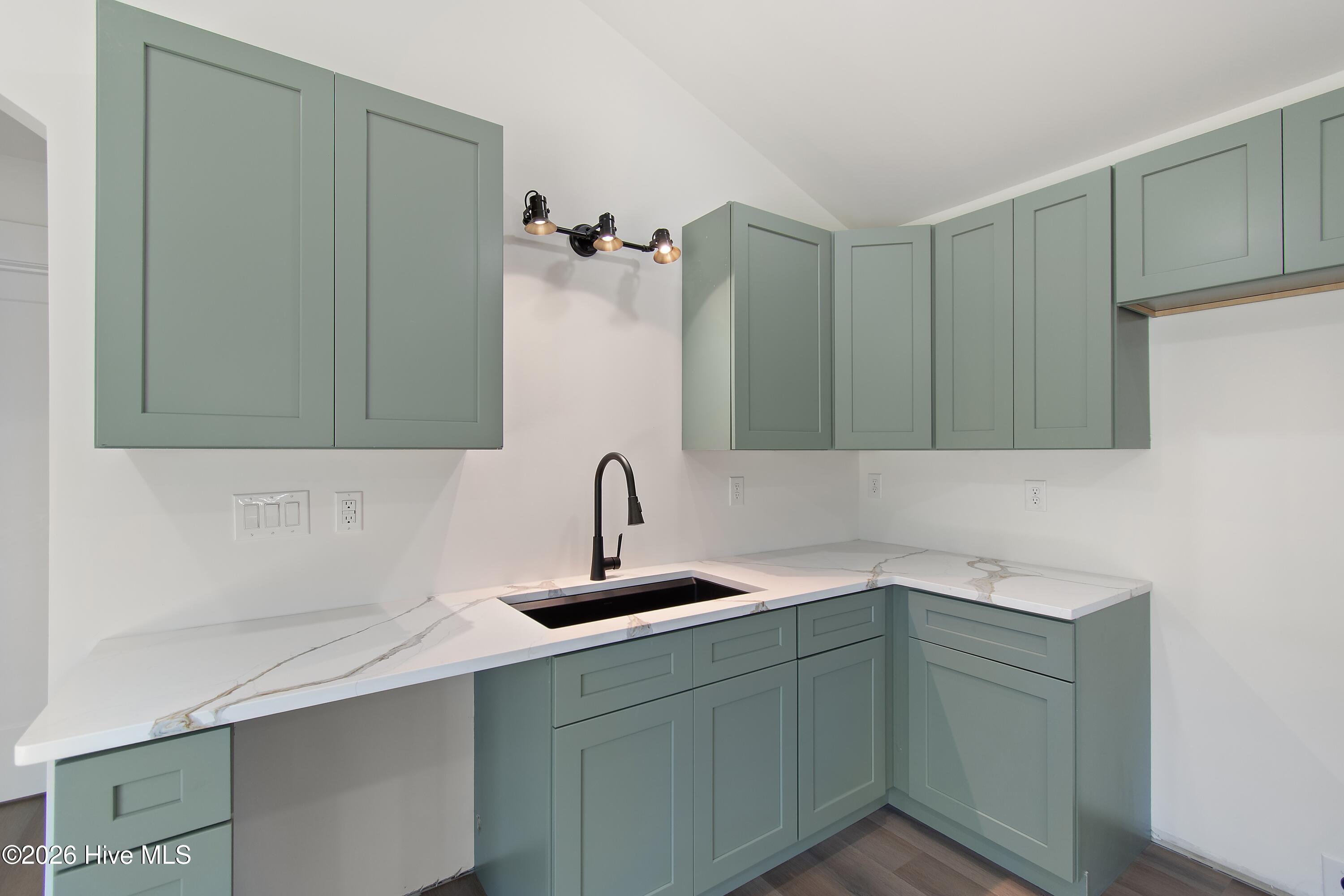 152 Hillside Street Property Photo 9