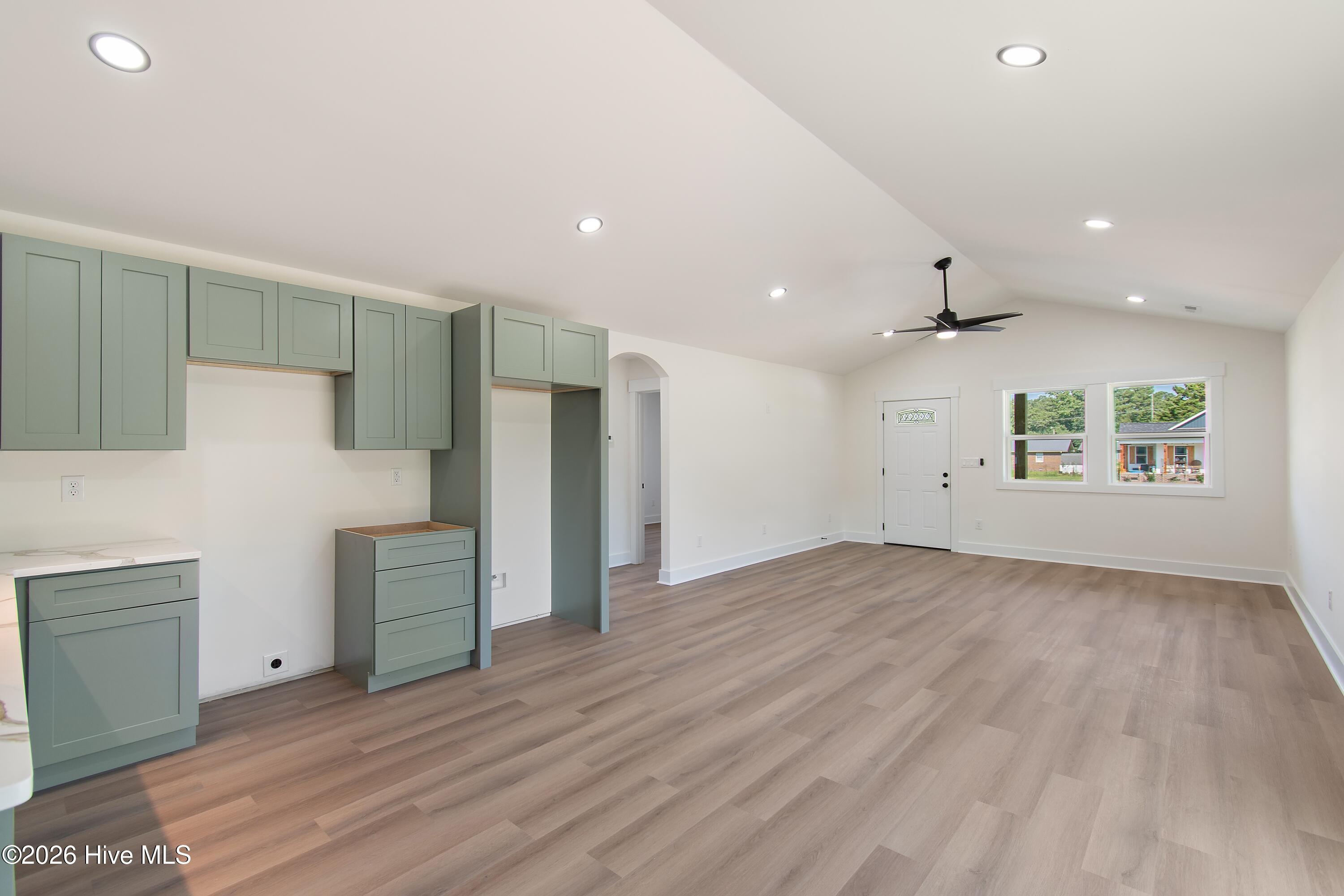 152 Hillside Street Property Photo 10