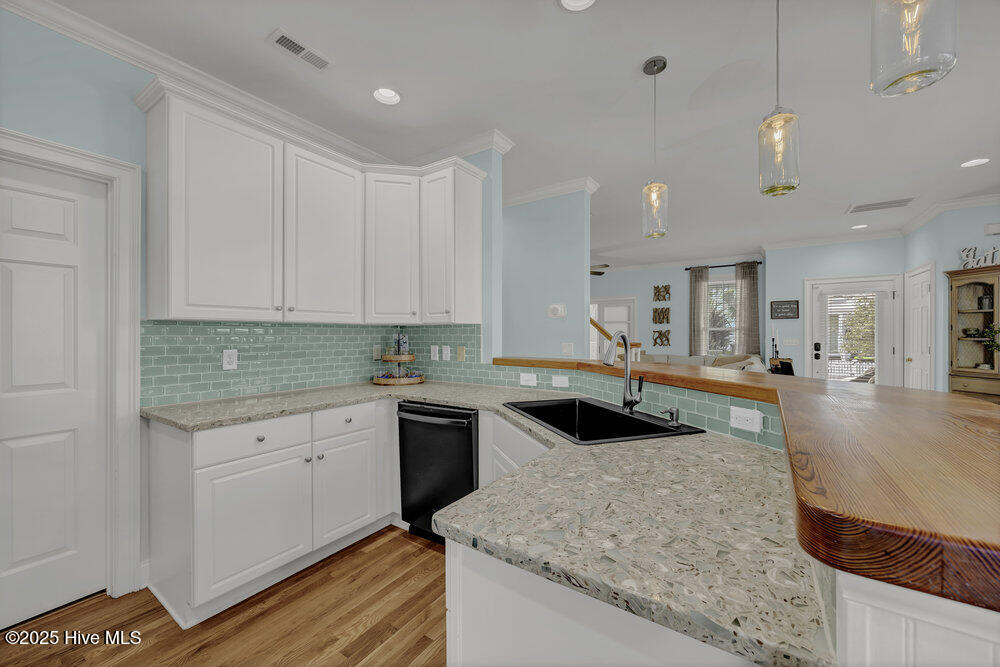 233 Silver Sloop Way Property Photo 12