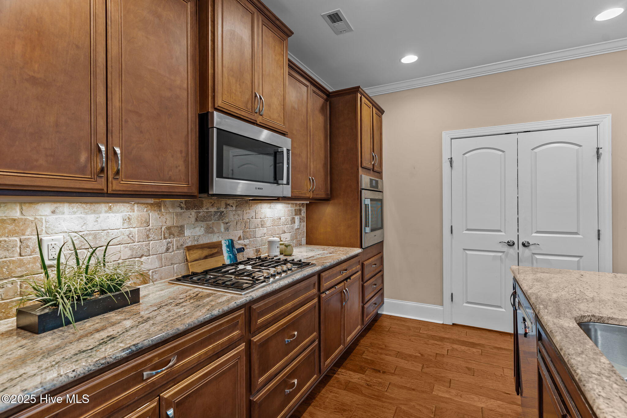 8416 Forest Crest Court Property Photo 12