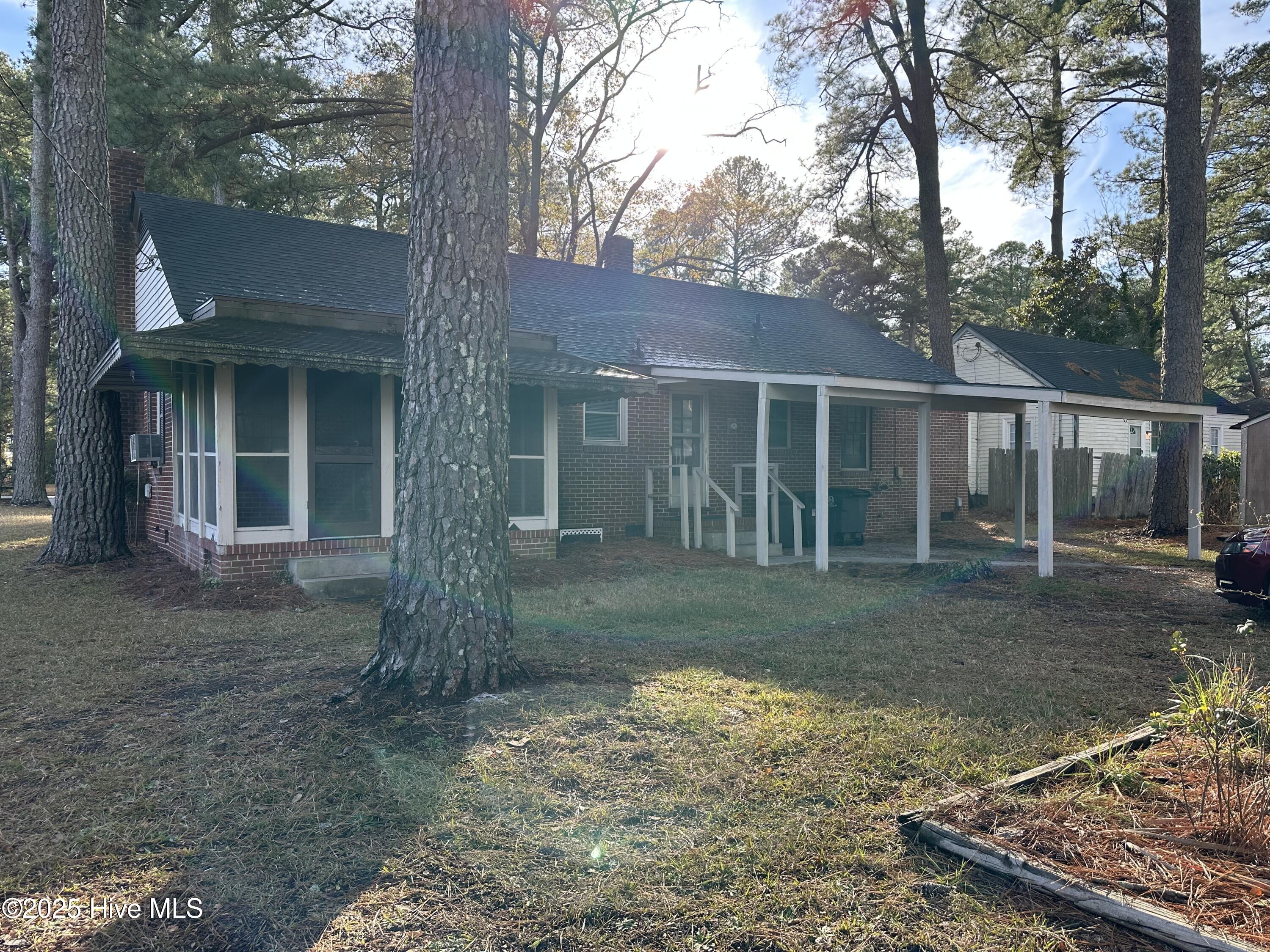 1332 Sycamore Street Property Photo 2