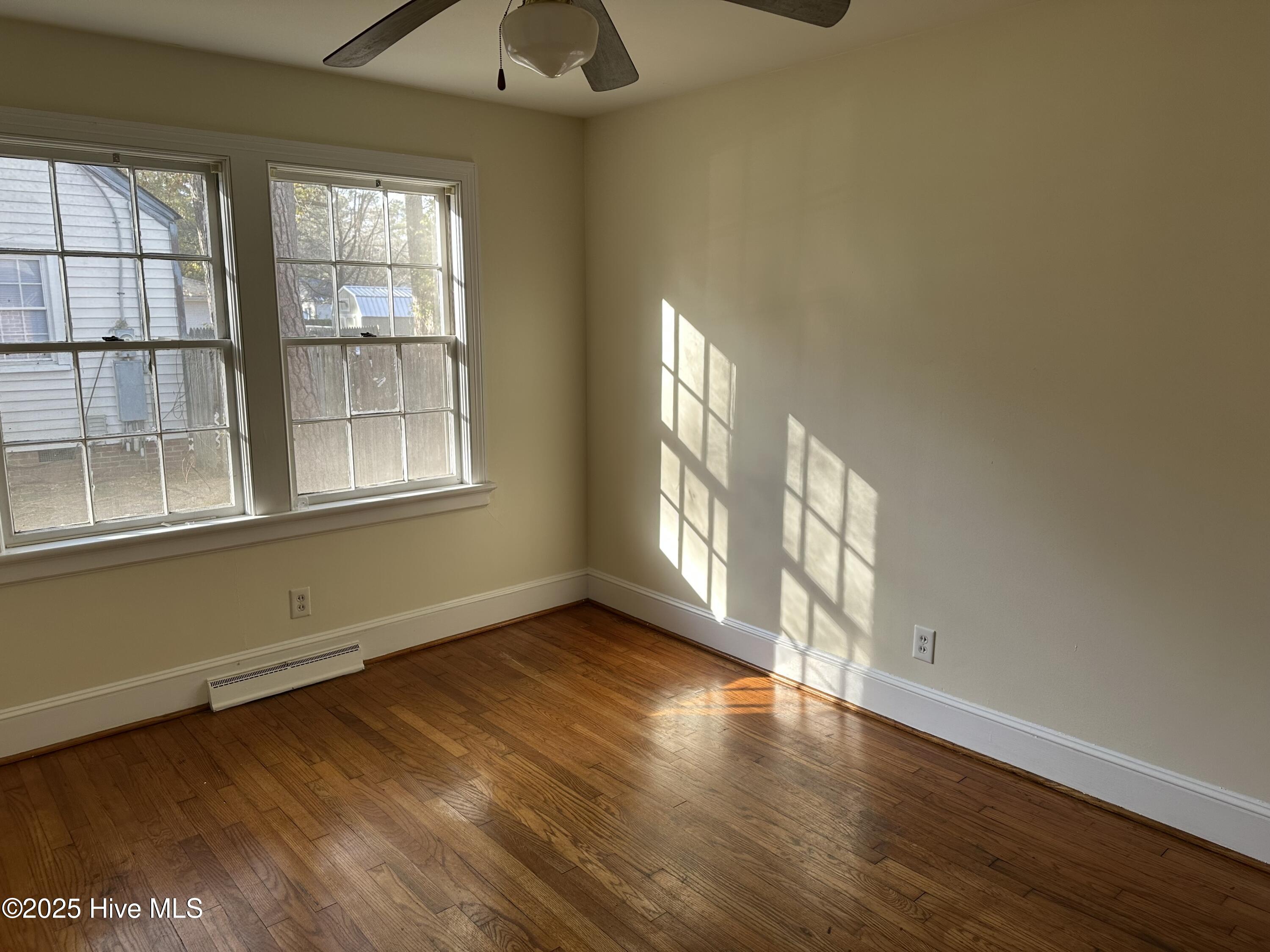 1332 Sycamore Street Property Photo 6