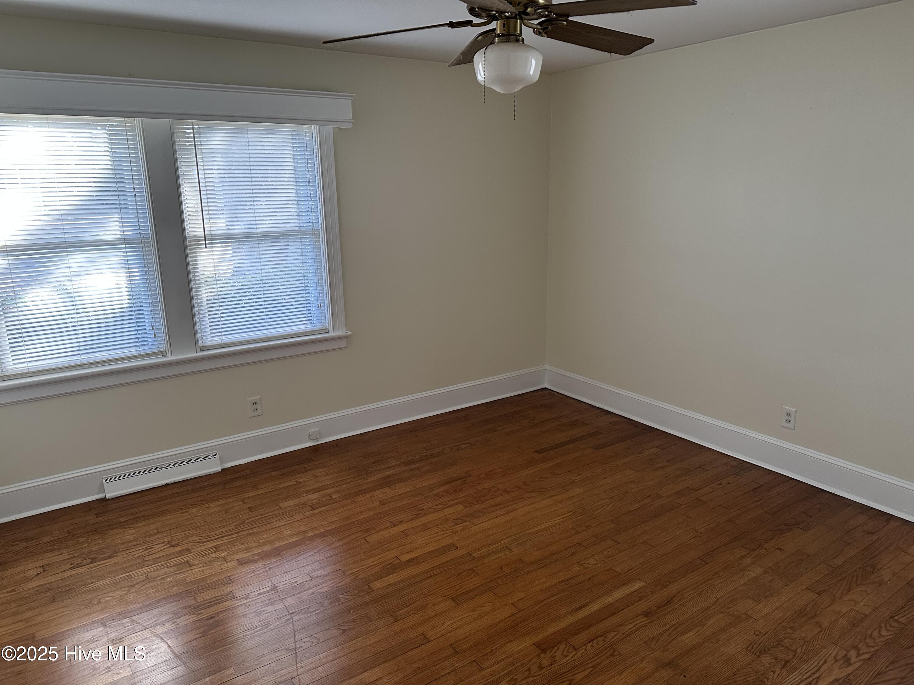 1332 Sycamore Street Property Photo 7
