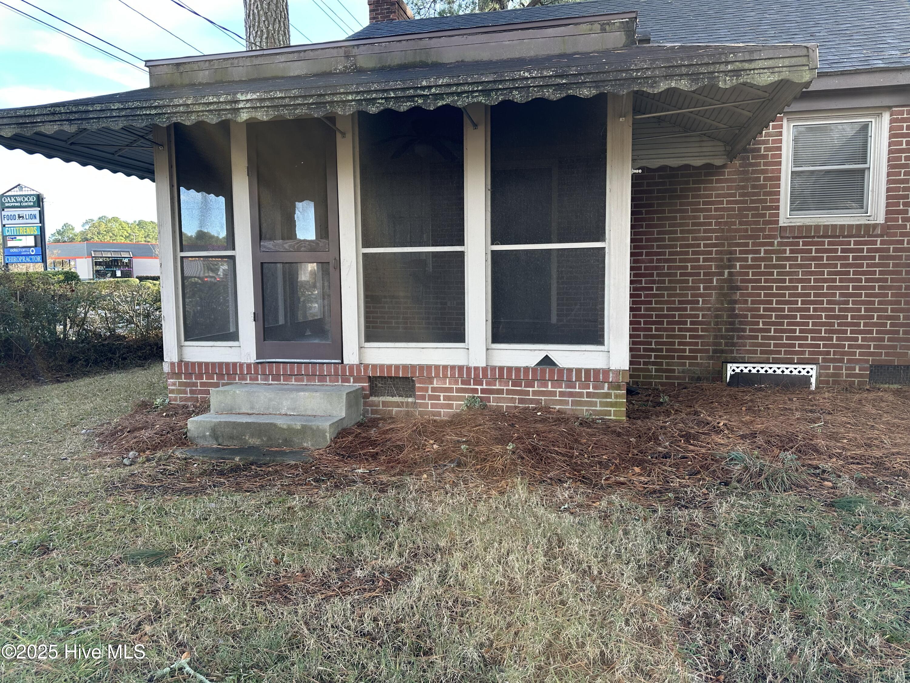 1332 Sycamore Street Property Photo 11