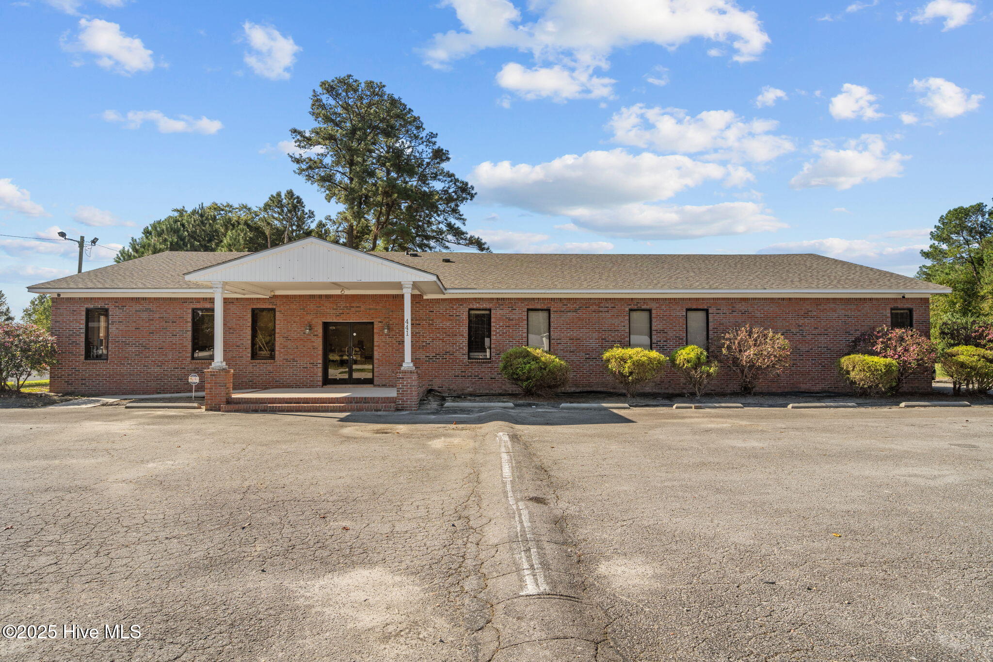 441 Kinston Highway Property Photo 1
