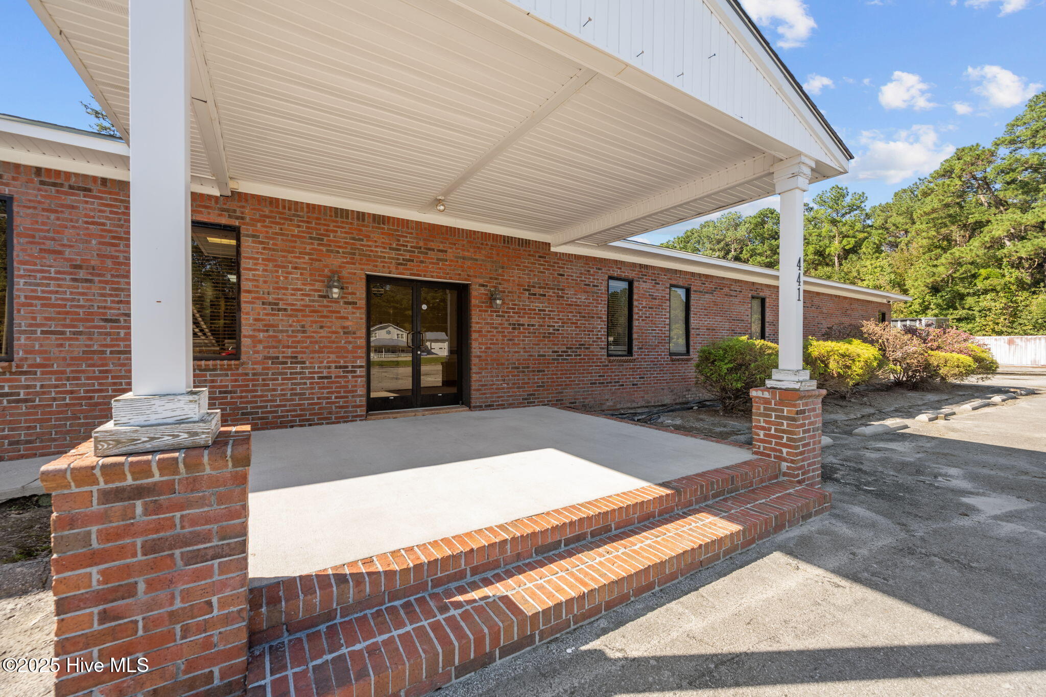 441 Kinston Highway Property Photo 3