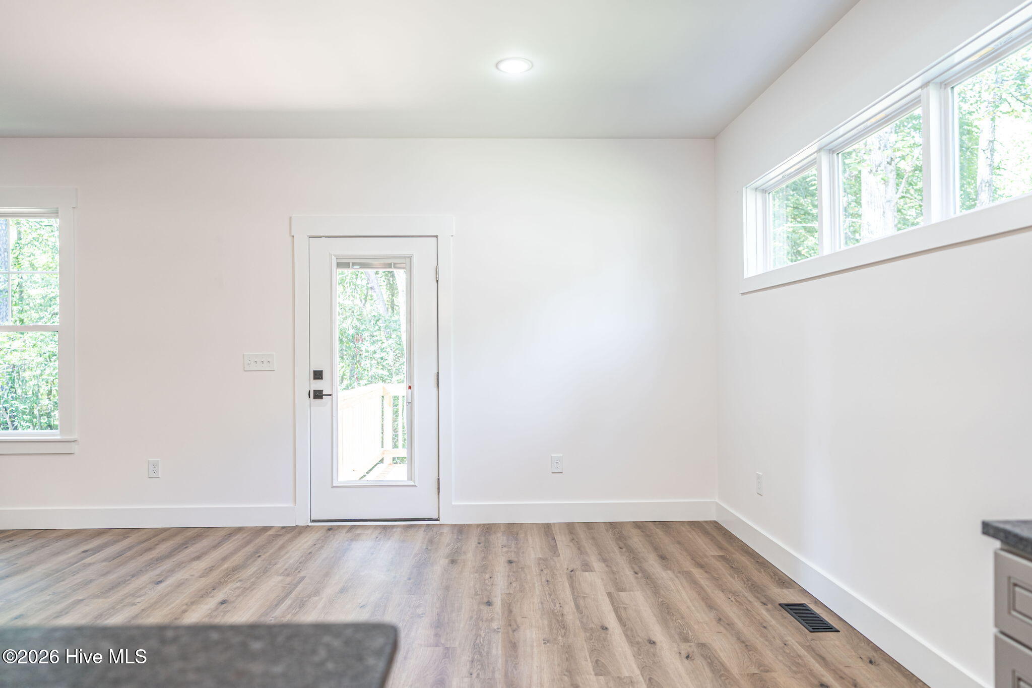 399 Spring Lake Drive Property Photo 11