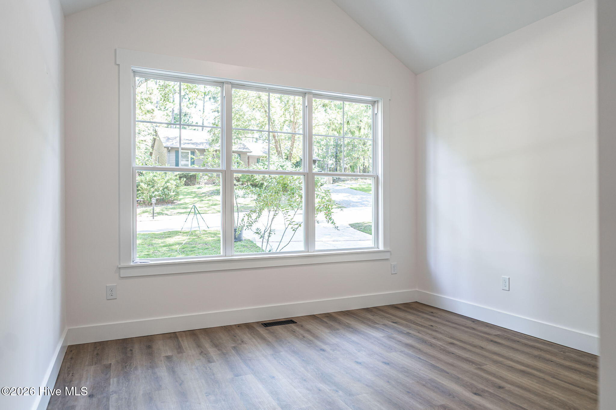 399 Spring Lake Drive Property Photo 18