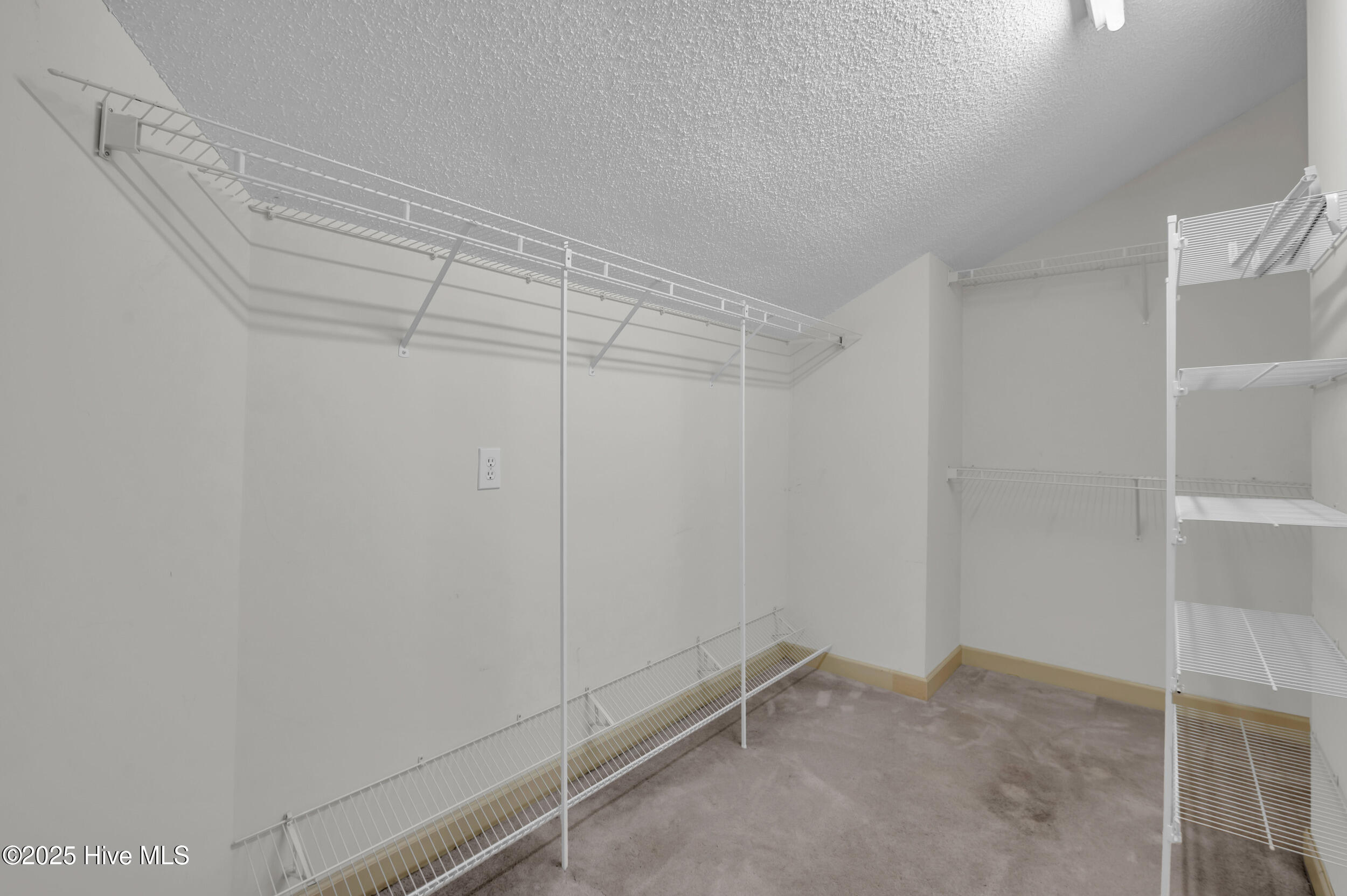 2101 Jumpin Run Drive Property Photo 36