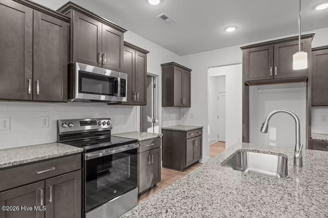 9806 Rockfish Road Property Photo 8
