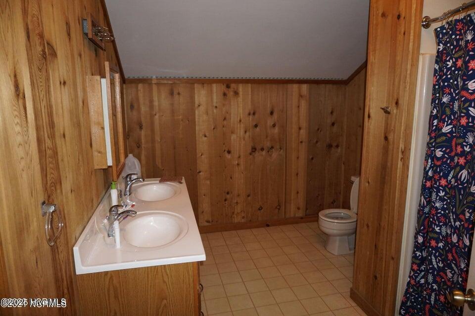 166 Lake Road Property Photo 10