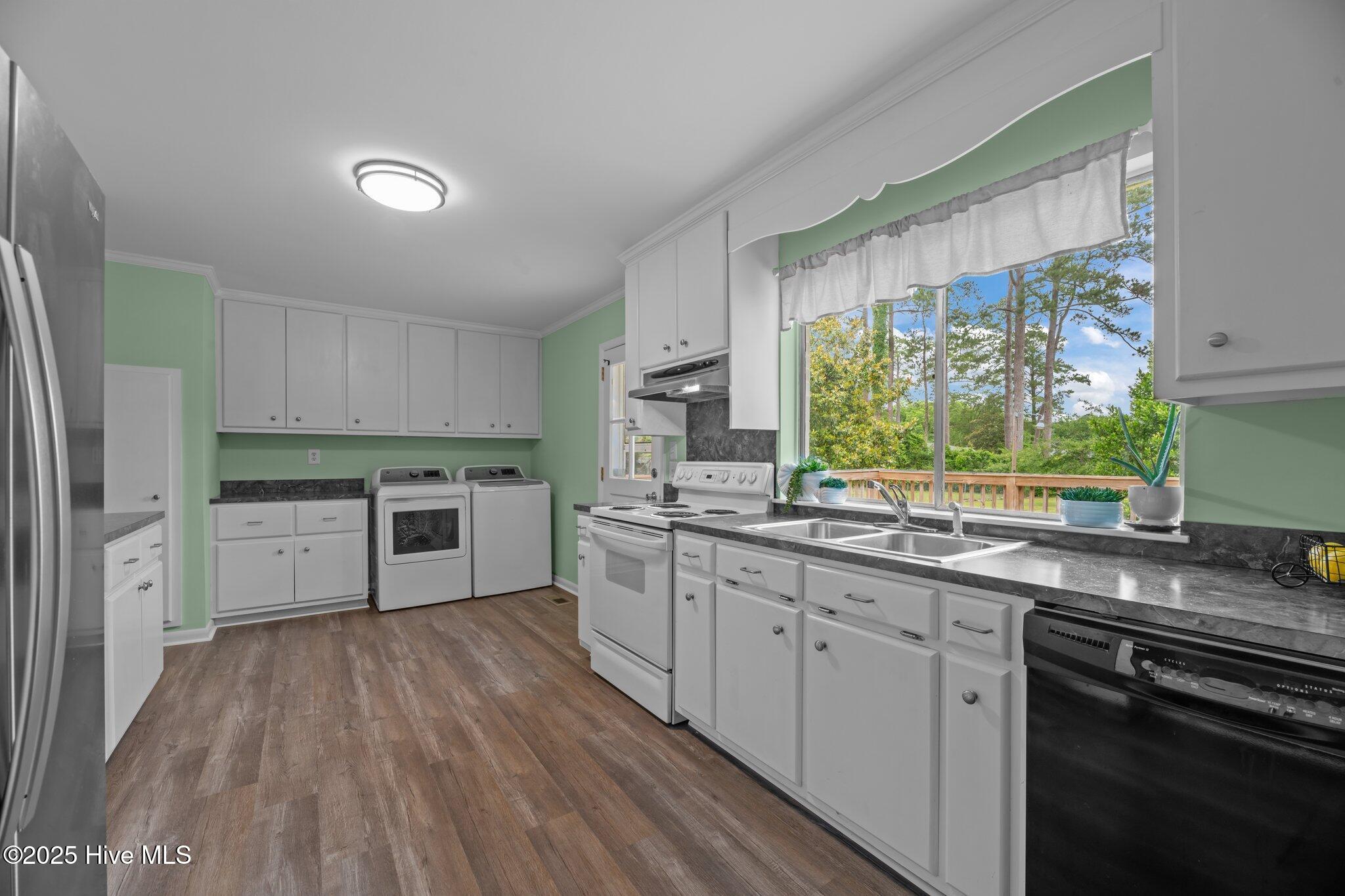 210 Glenburnie Drive Property Photo 15