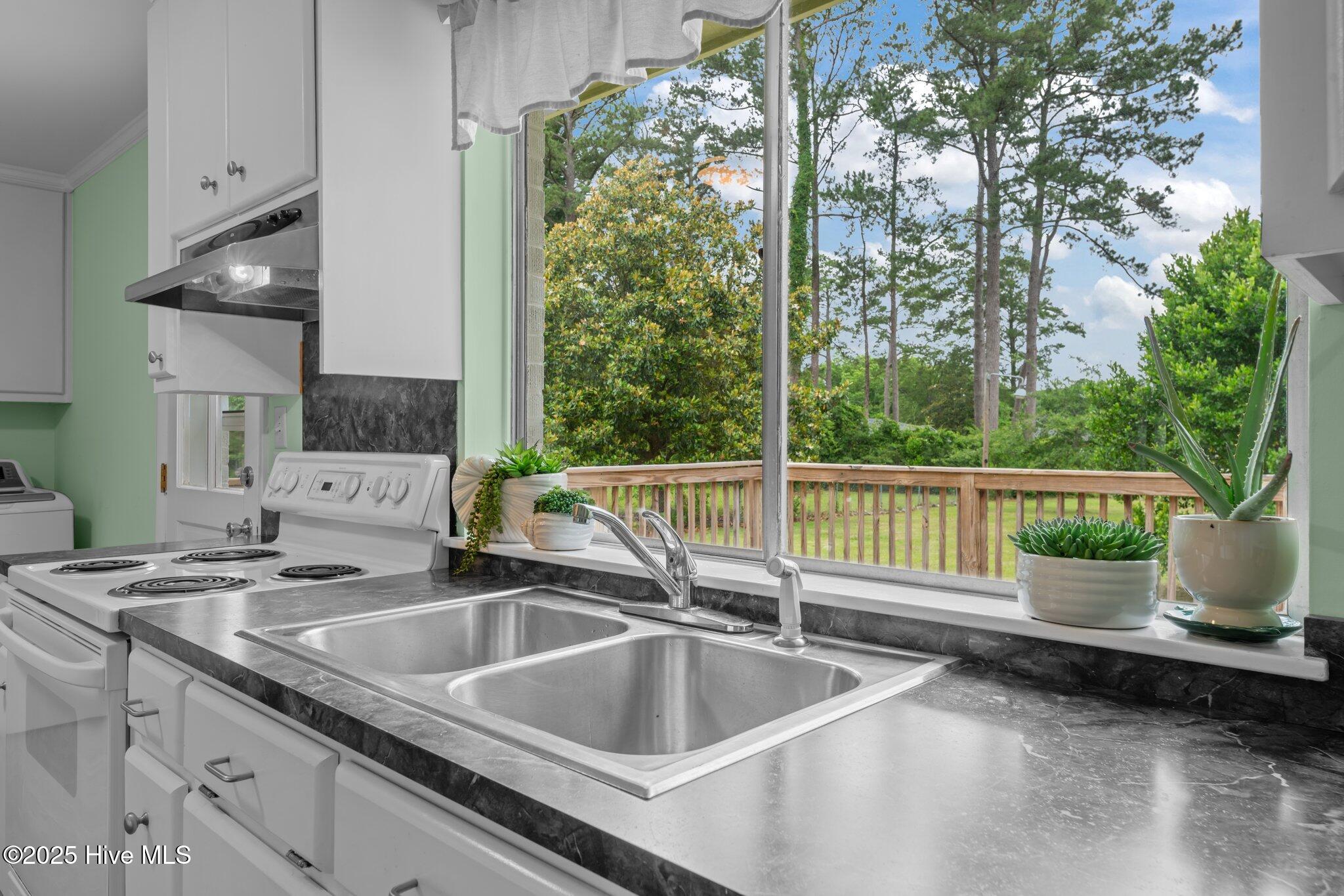 210 Glenburnie Drive Property Photo 17