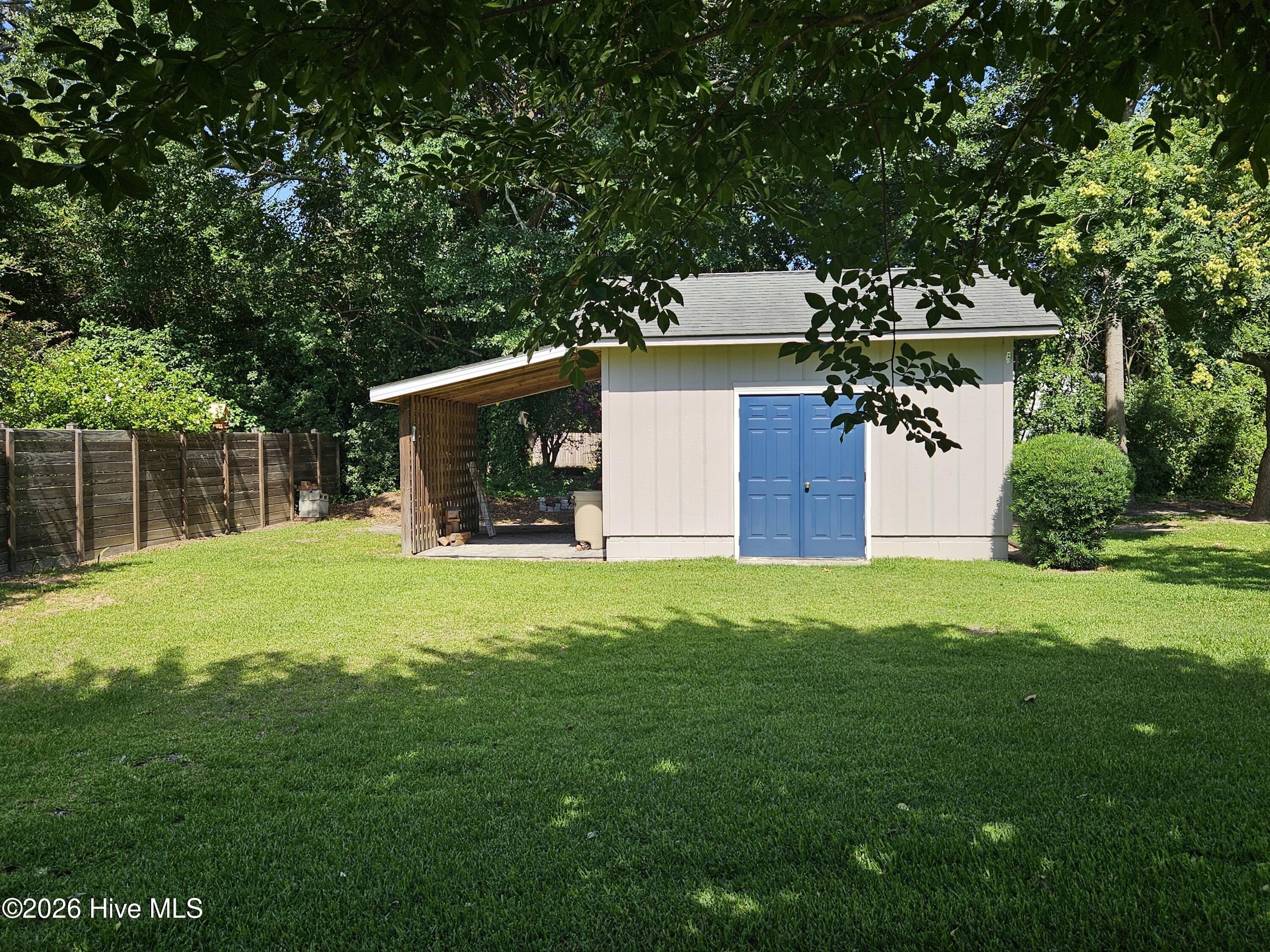 200 Coharie Drive Property Photo 5