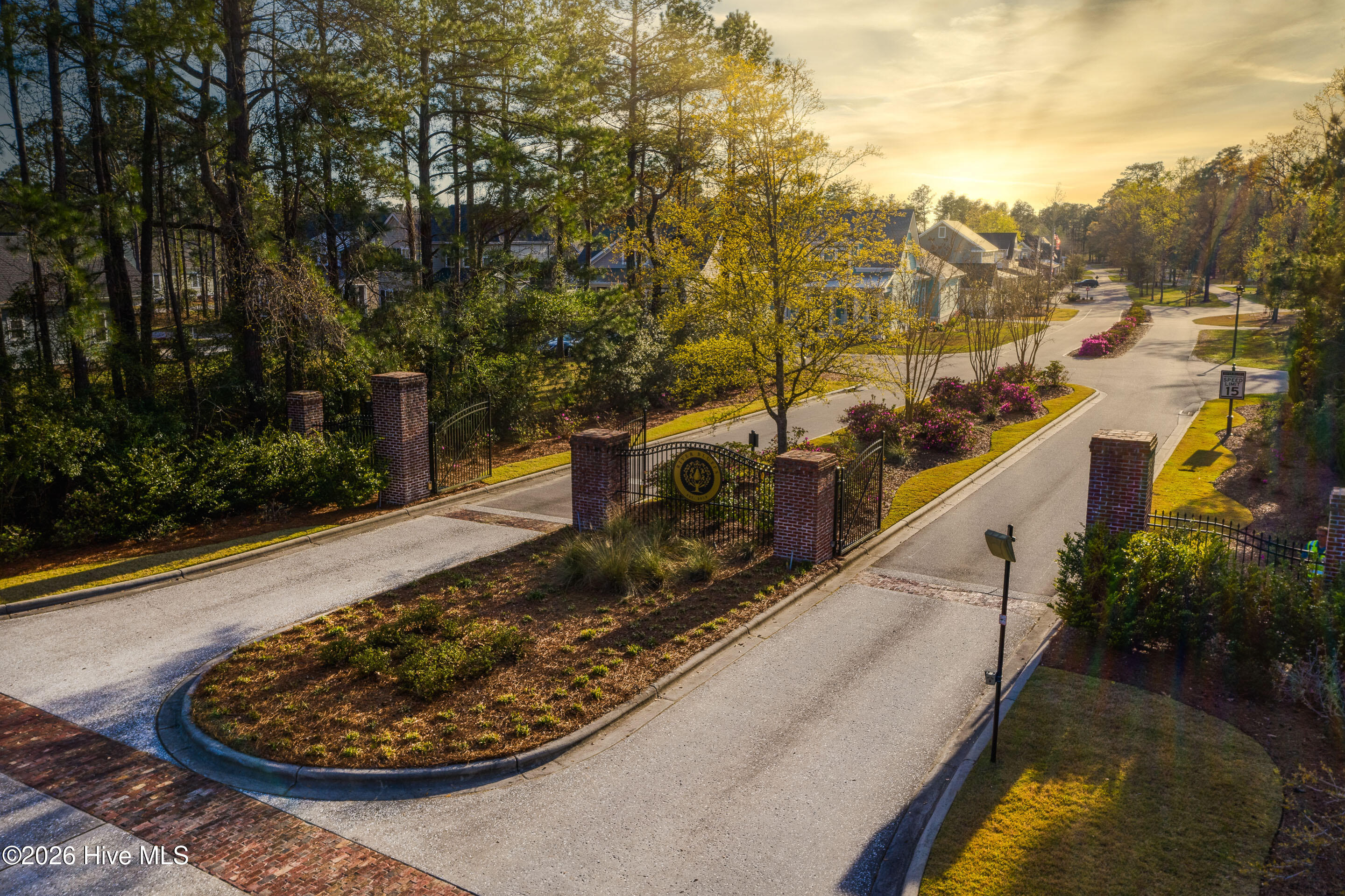 3753 195 White Cliffs Drive Property Photo 4