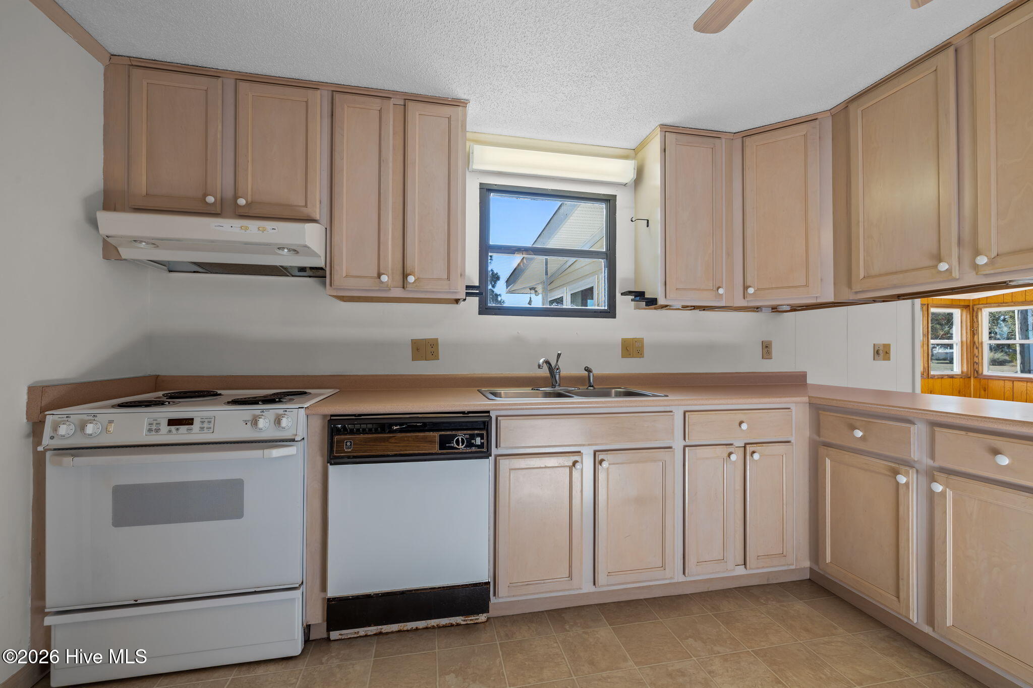 630 Seashore Drive Property Photo 28