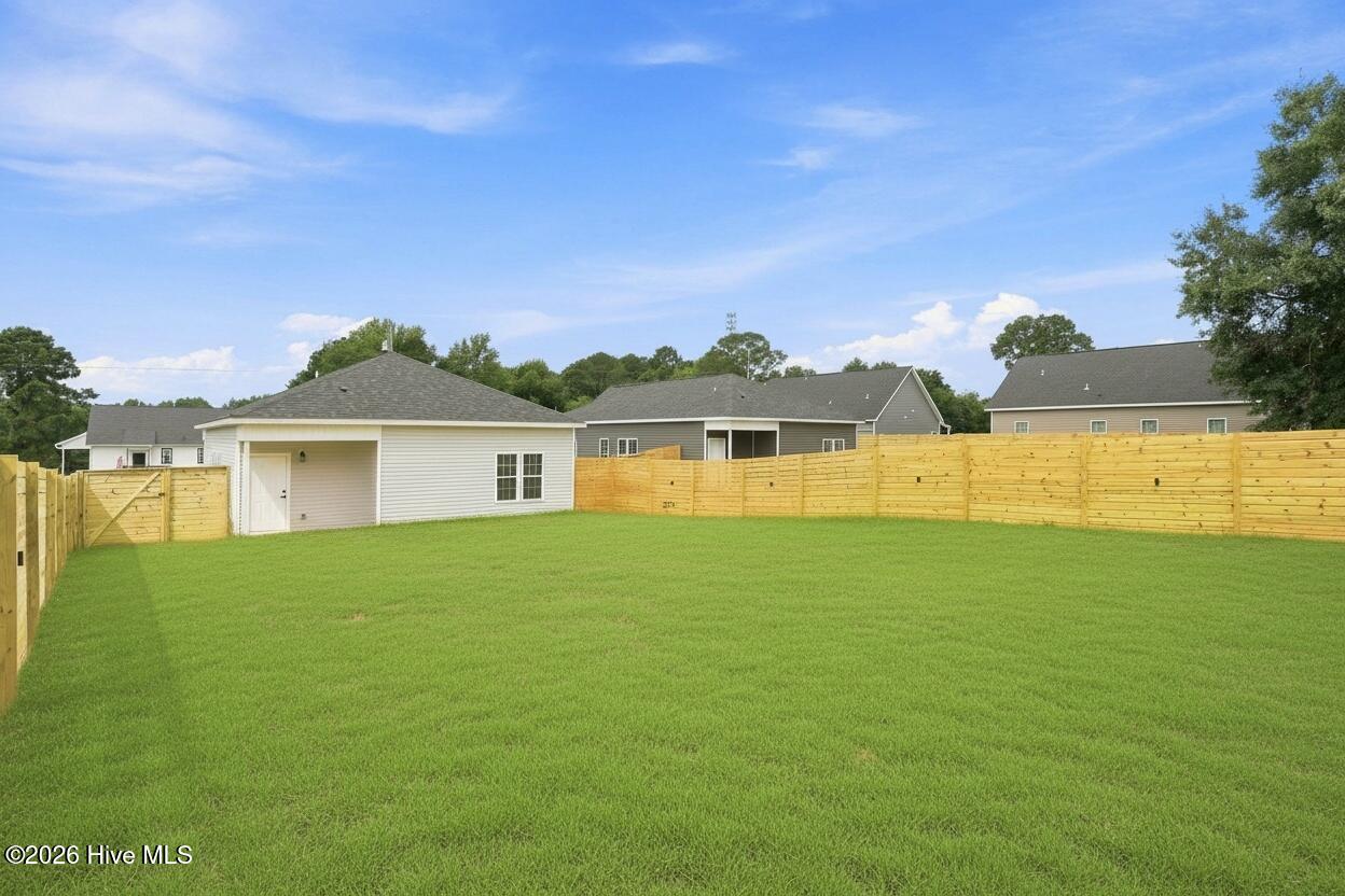 802 Holmes Street Property Photo 4
