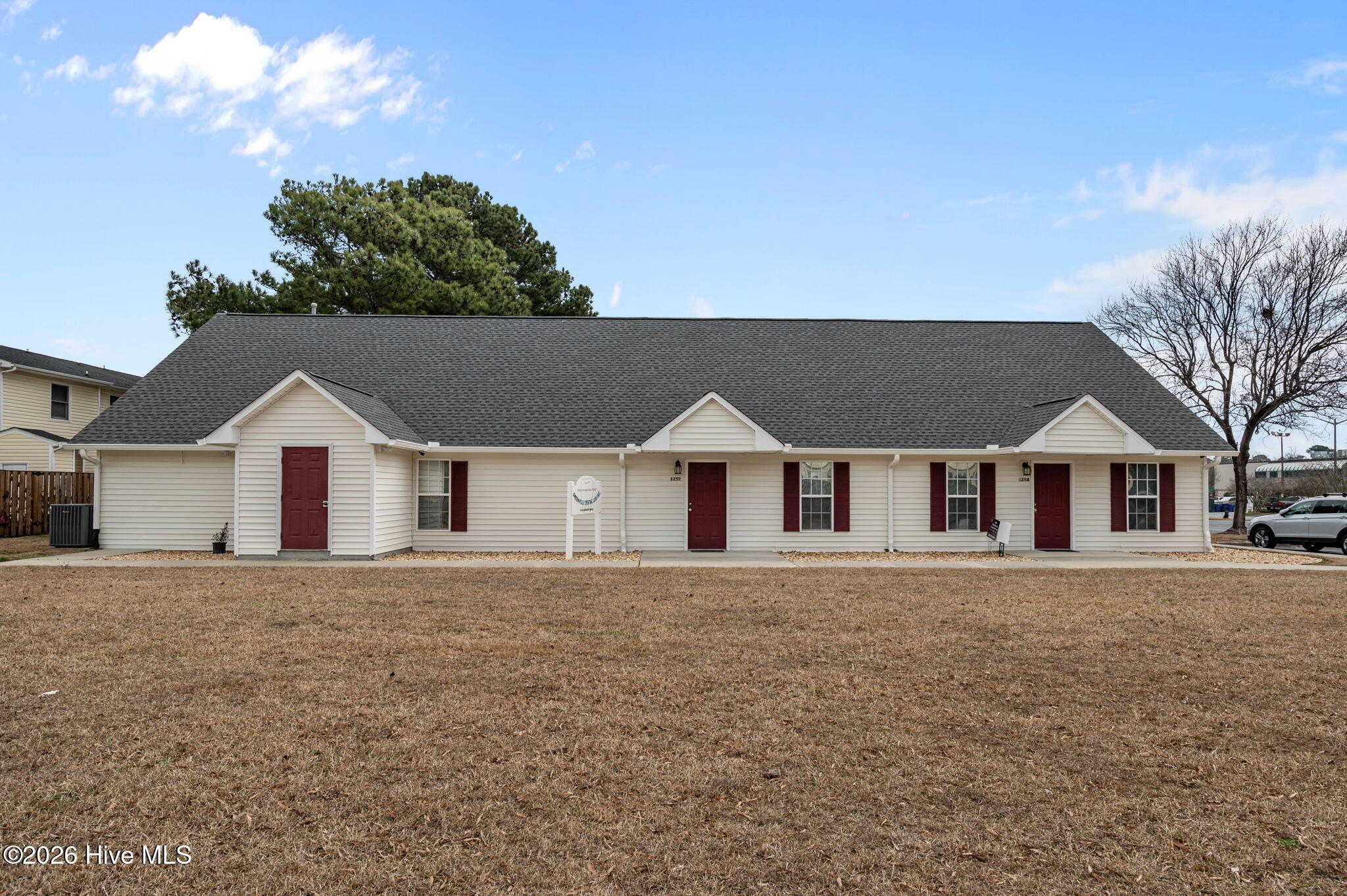 125 Oakmont Drive Property Photo 1