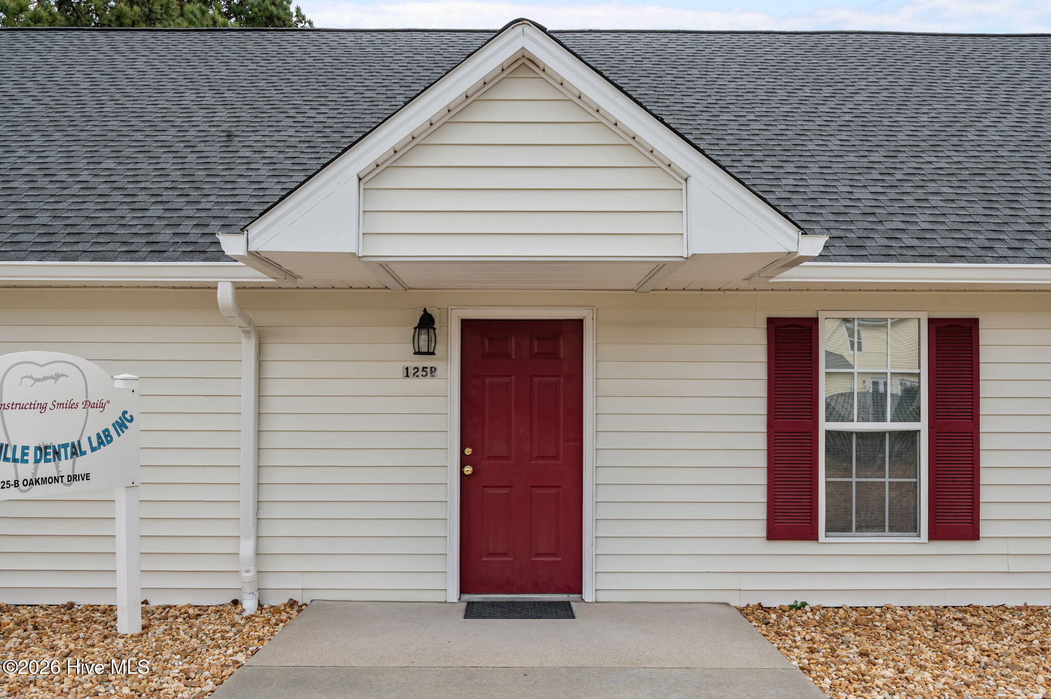 125 Oakmont Drive Property Photo 2