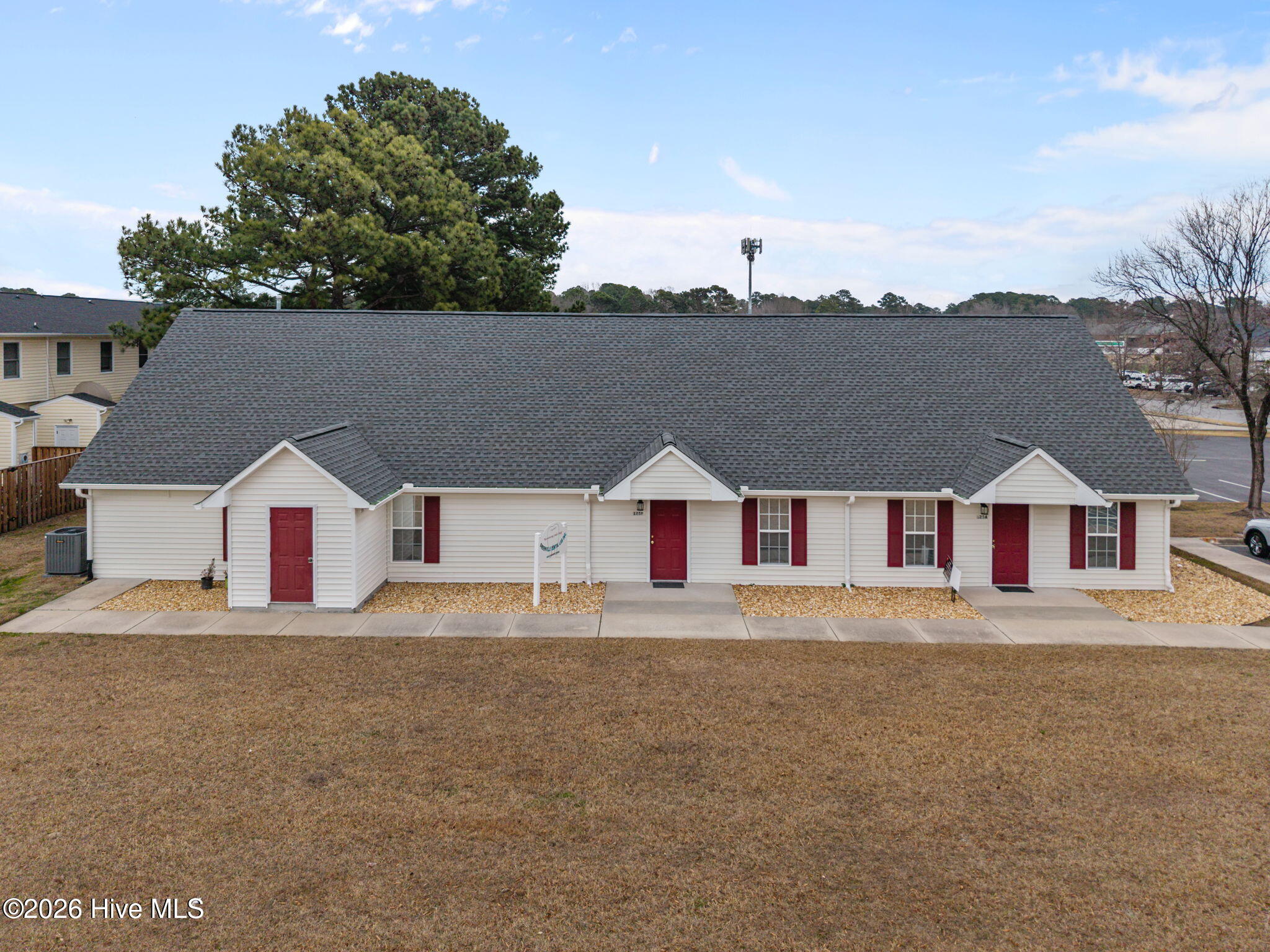 125 Oakmont Drive Property Photo 3