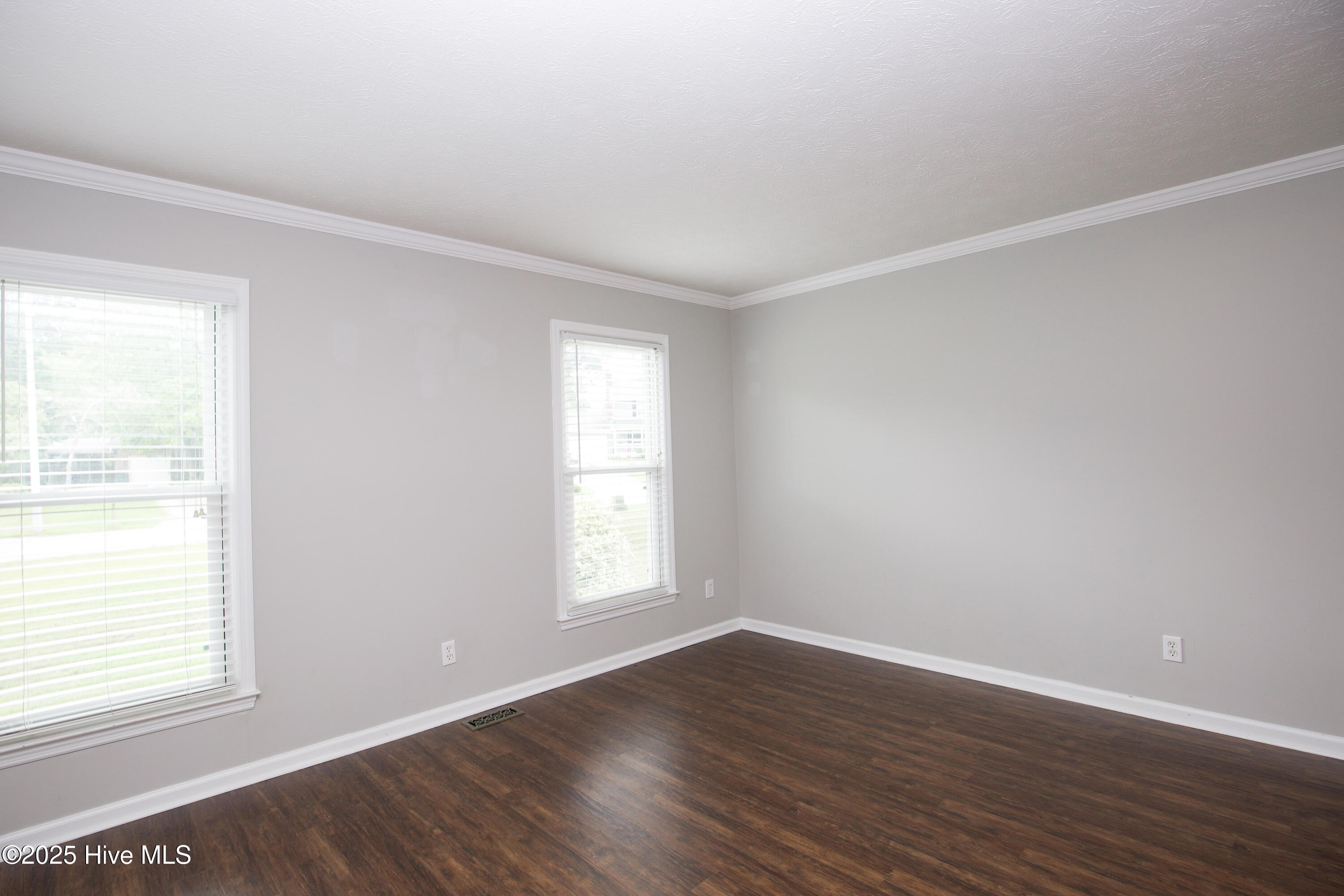 3473 Thorndike Drive Property Photo 5