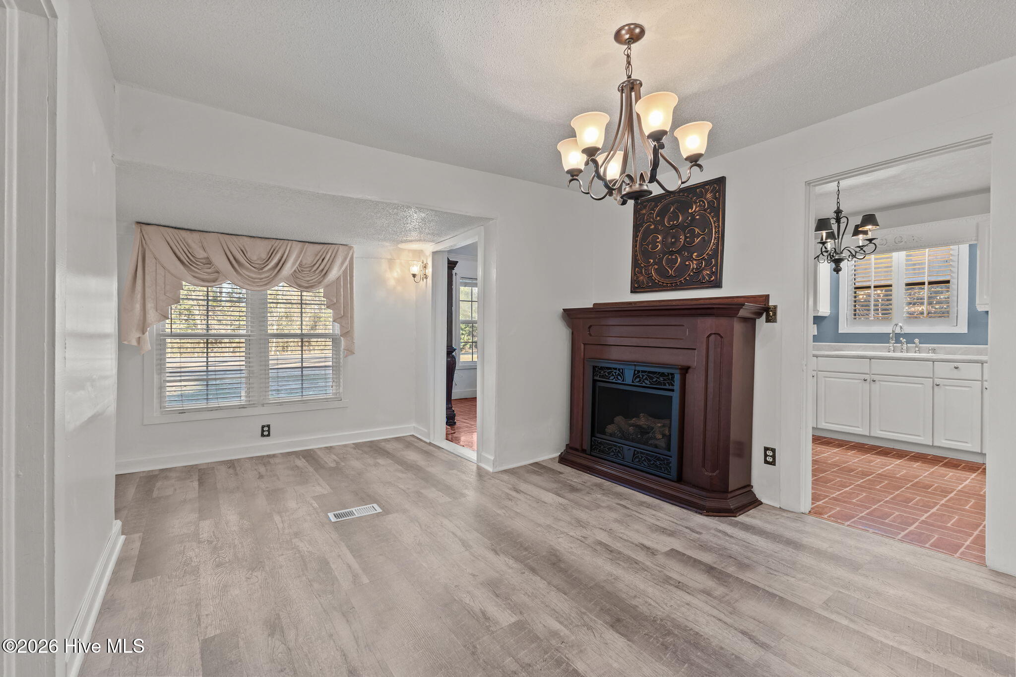 99 Rich Street Property Photo 6