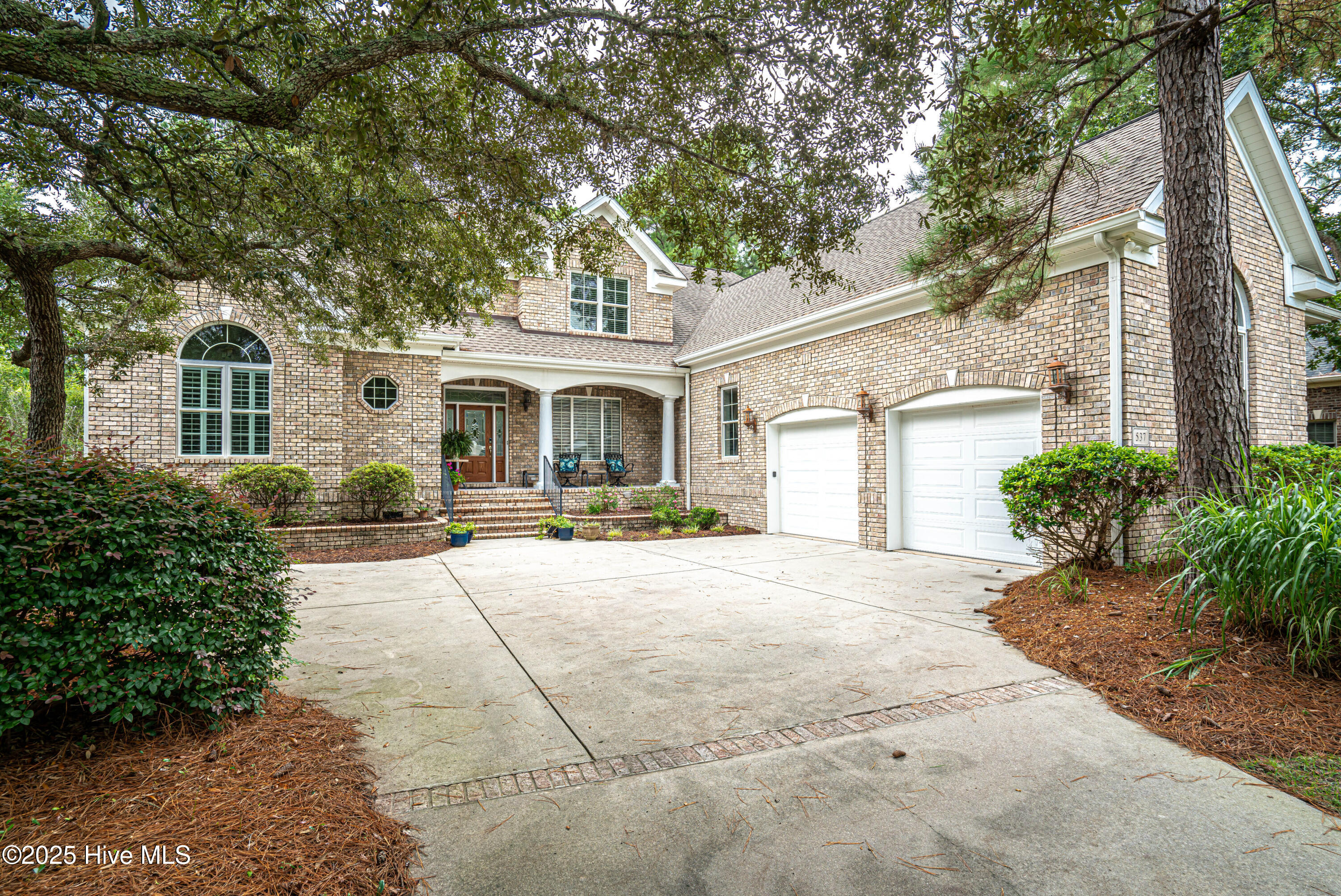 537 Gladstone Circle Sw Property Photo 1