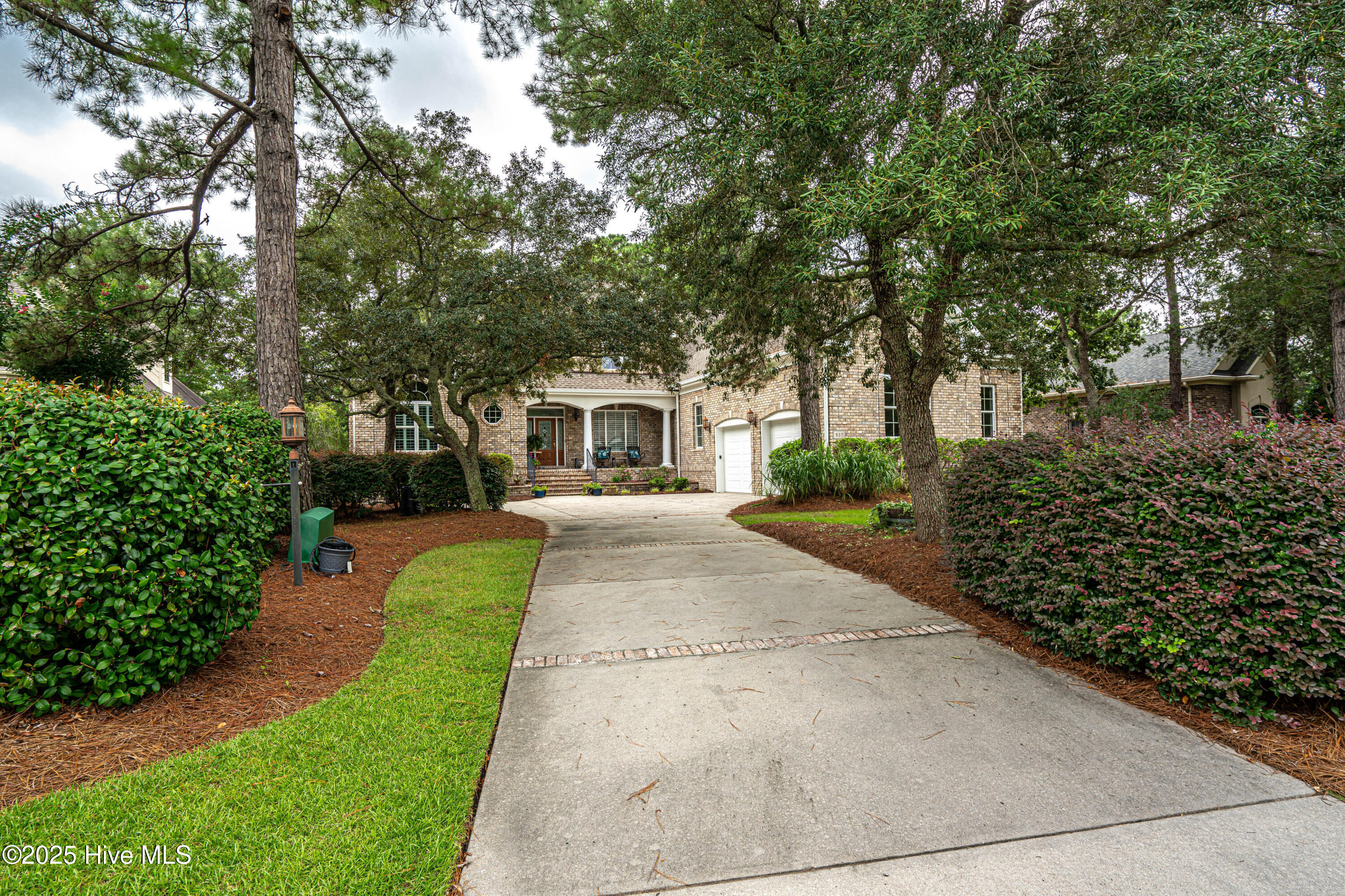 537 Gladstone Circle Sw Property Photo 2