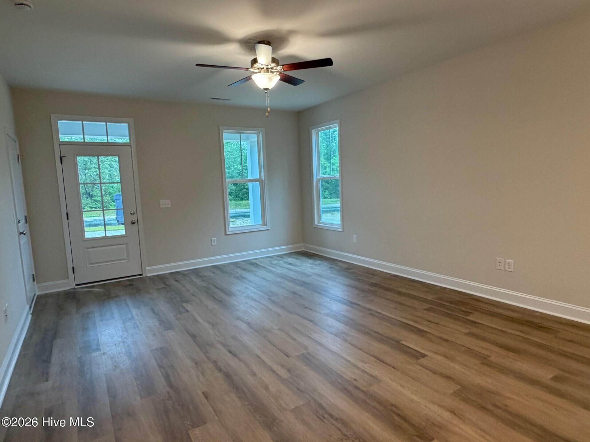 100 S Bandwheel Way Property Photo 3