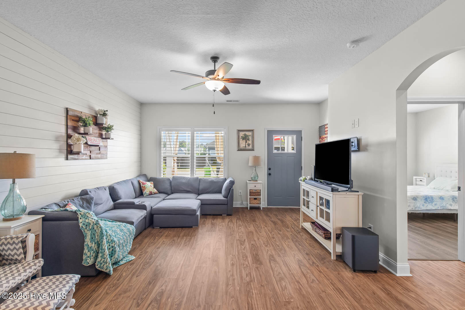46 E Cloverfield Lane Property Photo 6