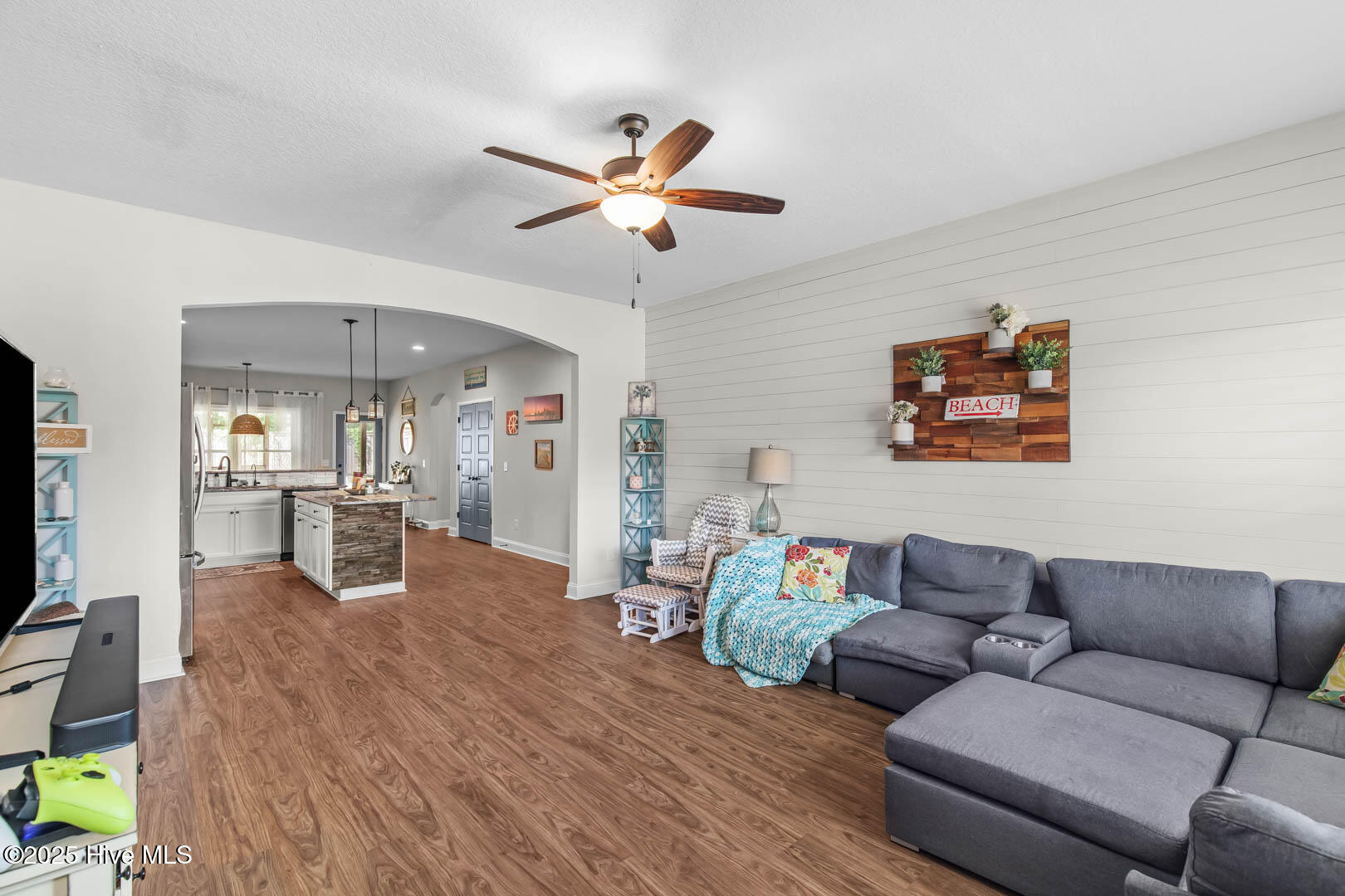 46 E Cloverfield Lane Property Photo 8