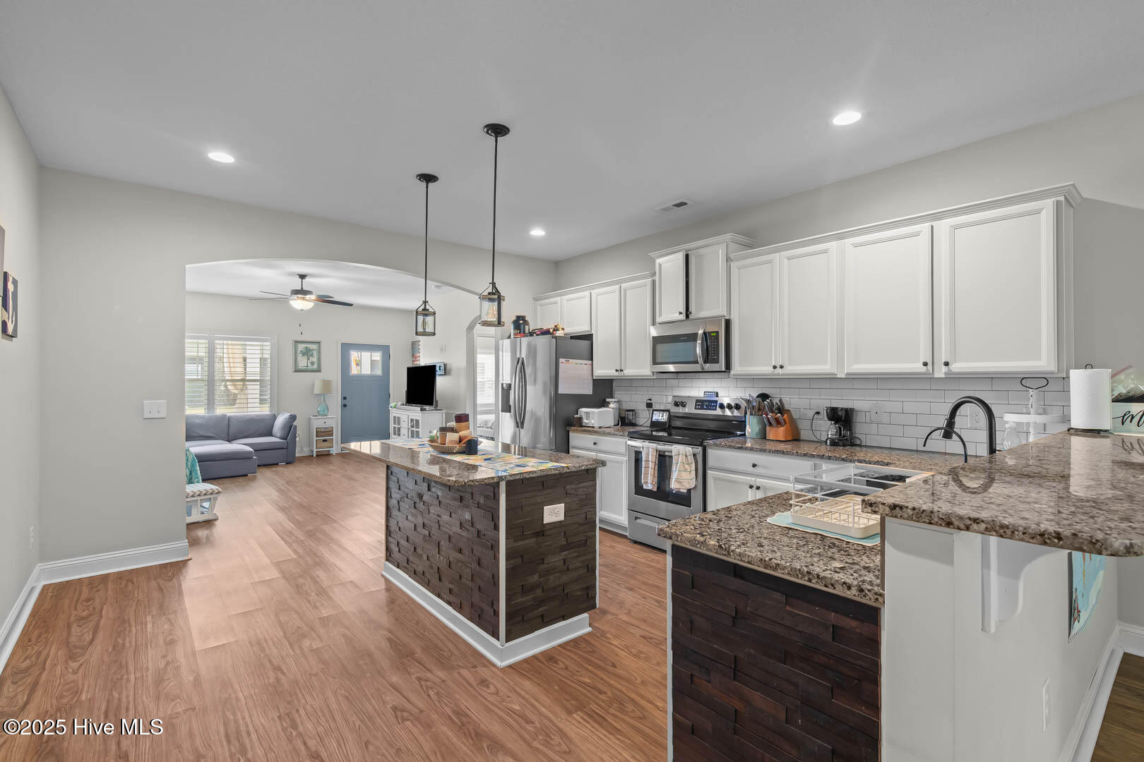 46 E Cloverfield Lane Property Photo 9