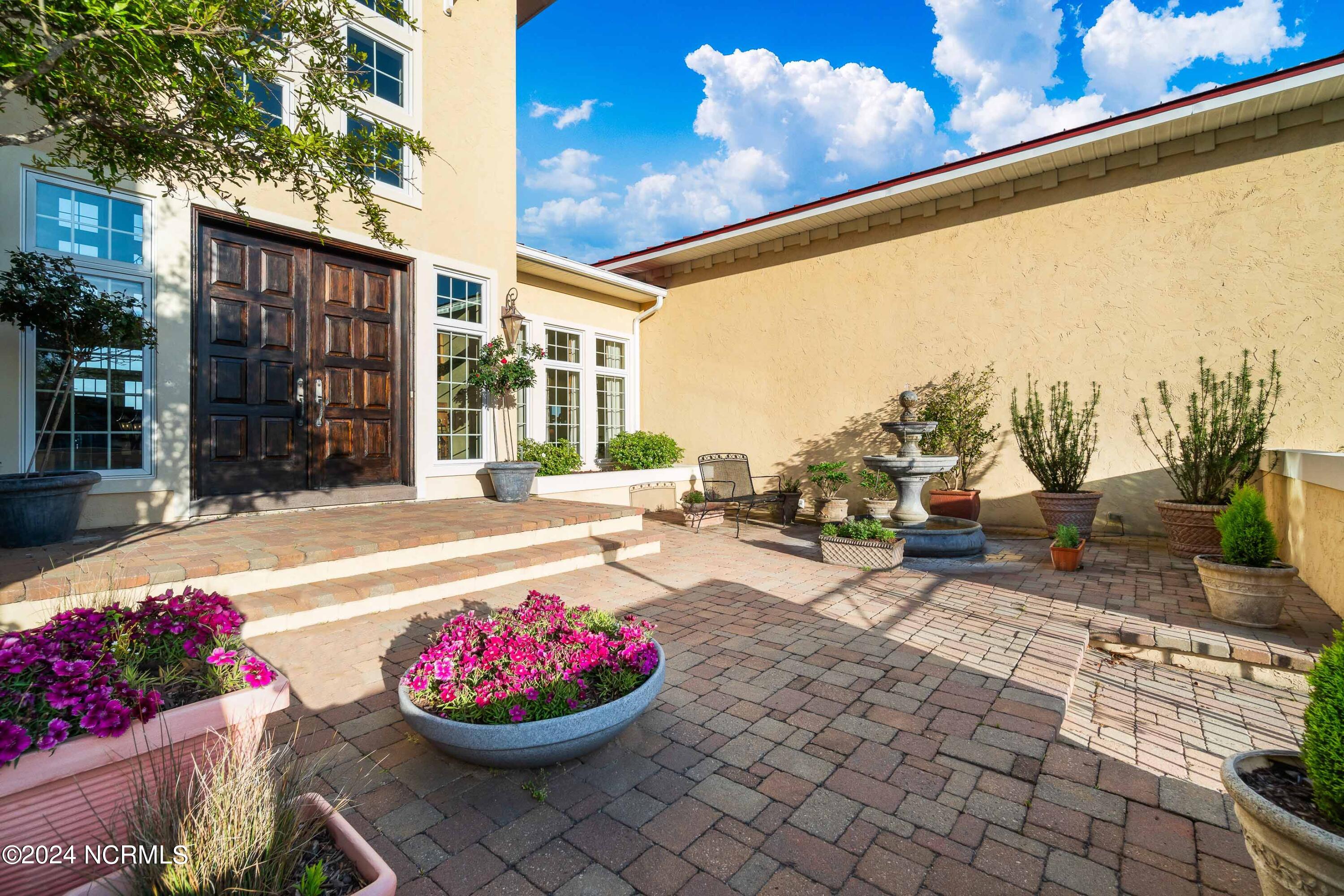 6054 Dolphin Road Property Photo 11