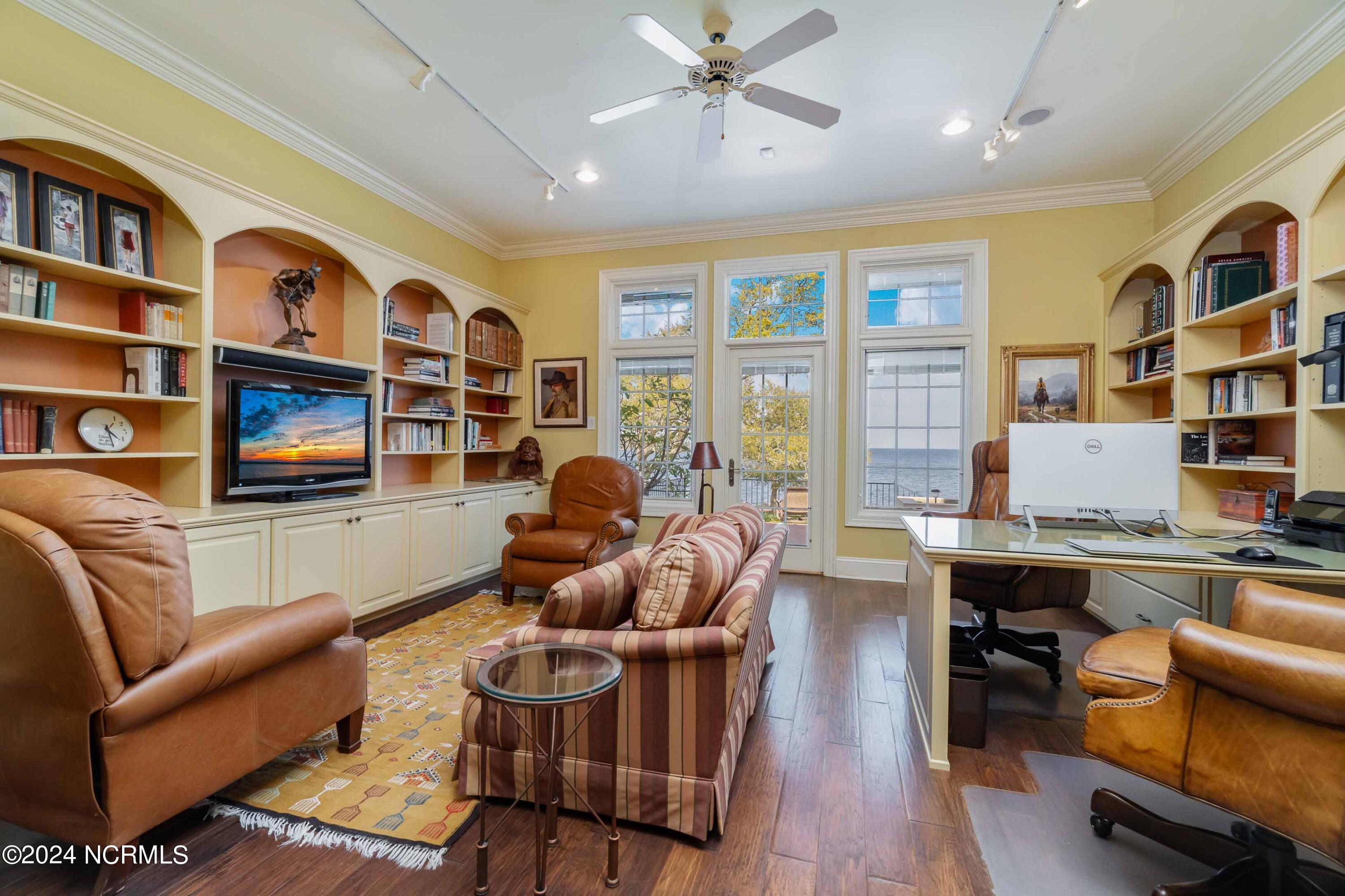 6054 Dolphin Road Property Photo 34
