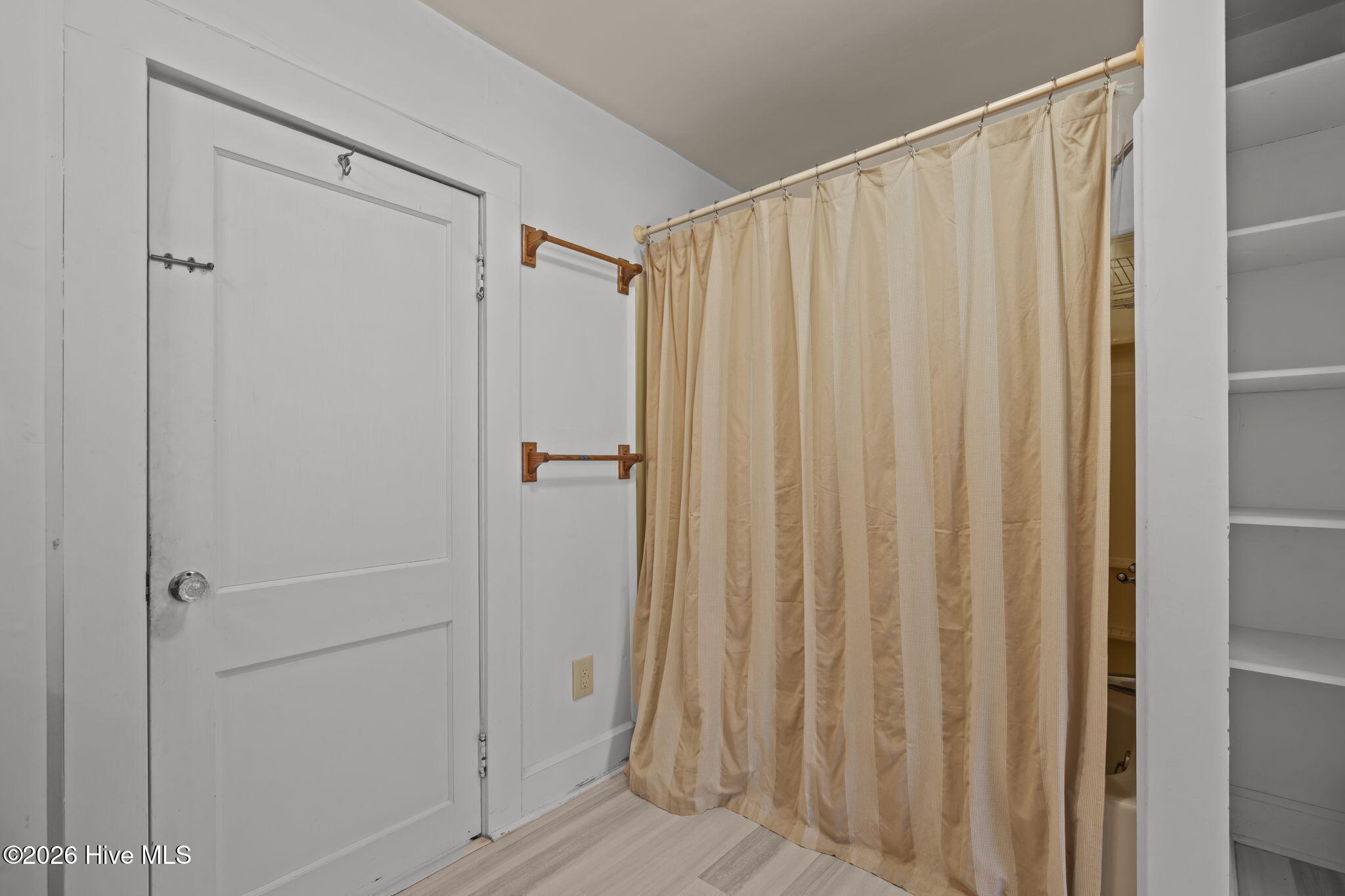 664 Seashore Drive Property Photo 10