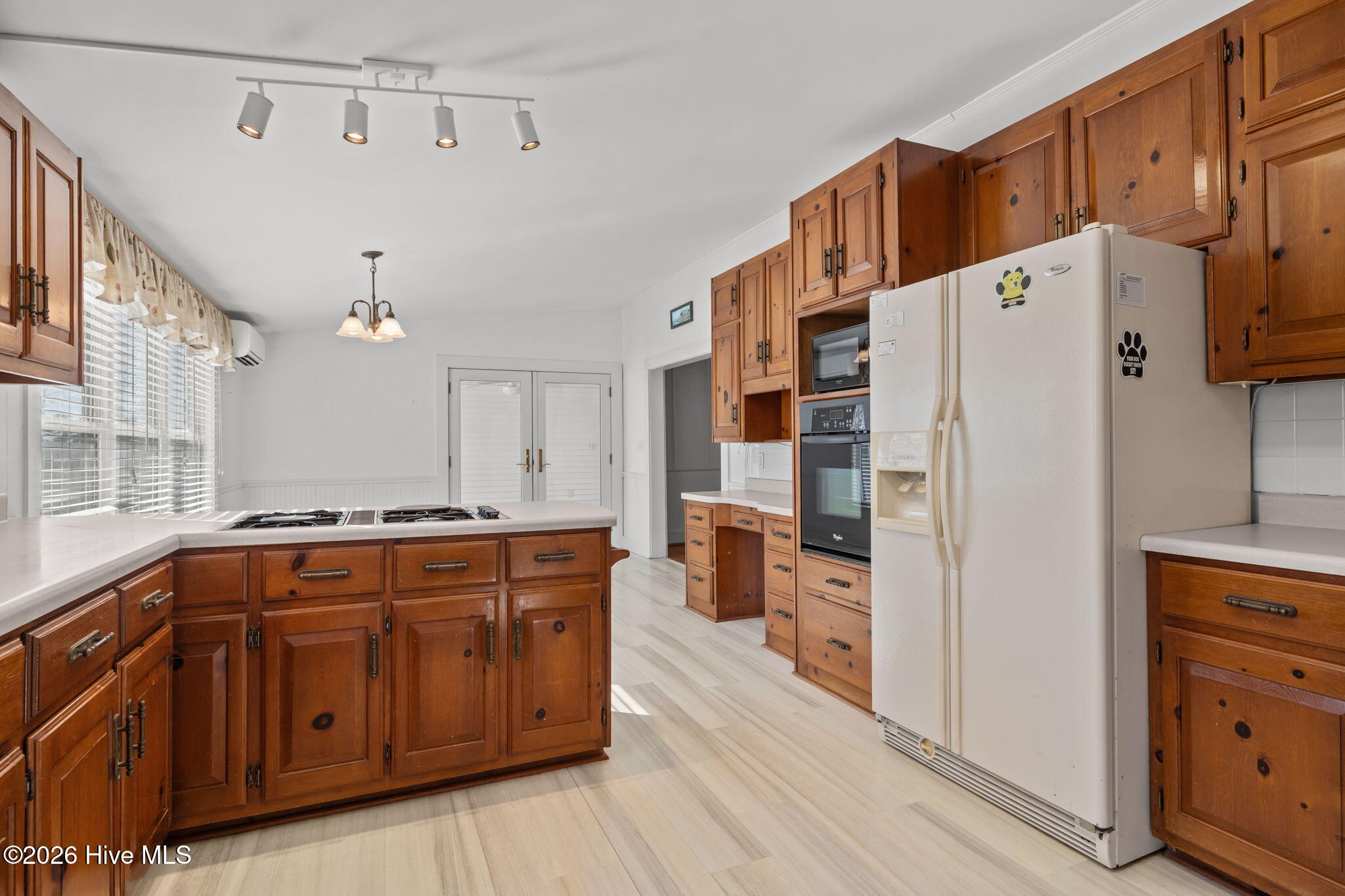 664 Seashore Drive Property Photo 14