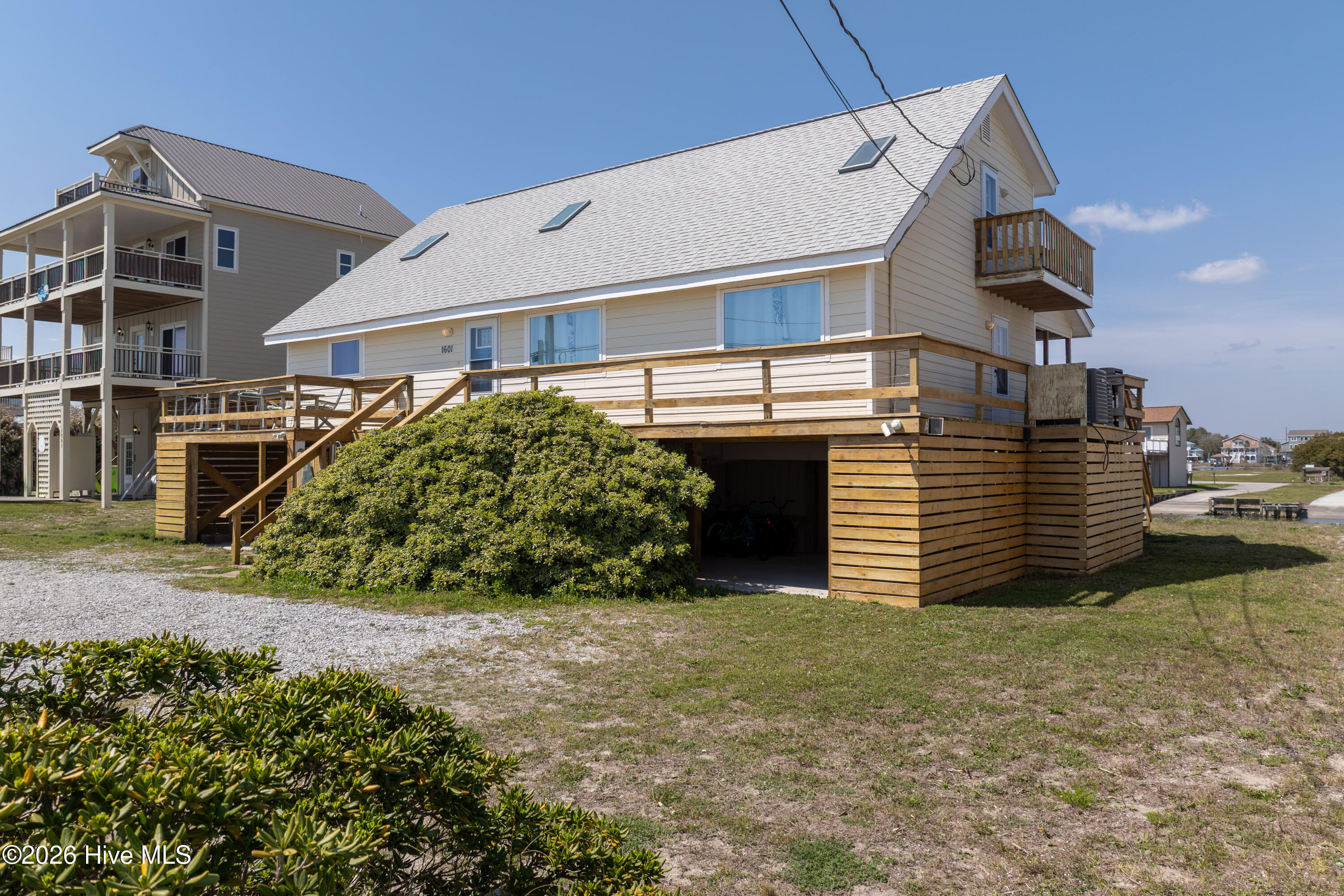 1601 New River Inlet Road Property Photo 6