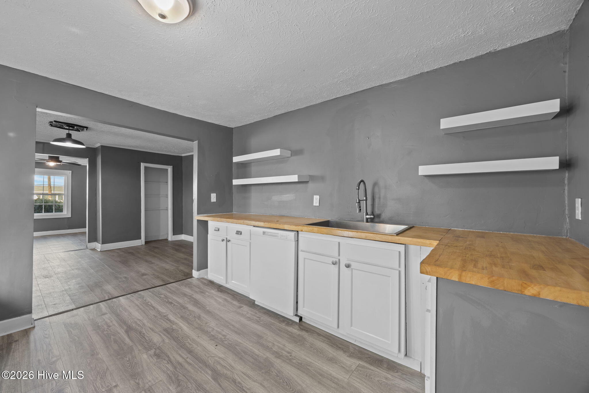 1402 Wooster Street Property Photo 9