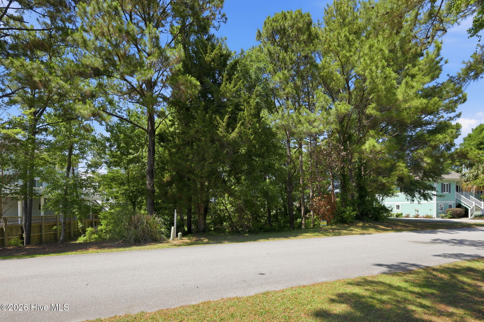 9806 27 Clarendon Drive Property Photo 6