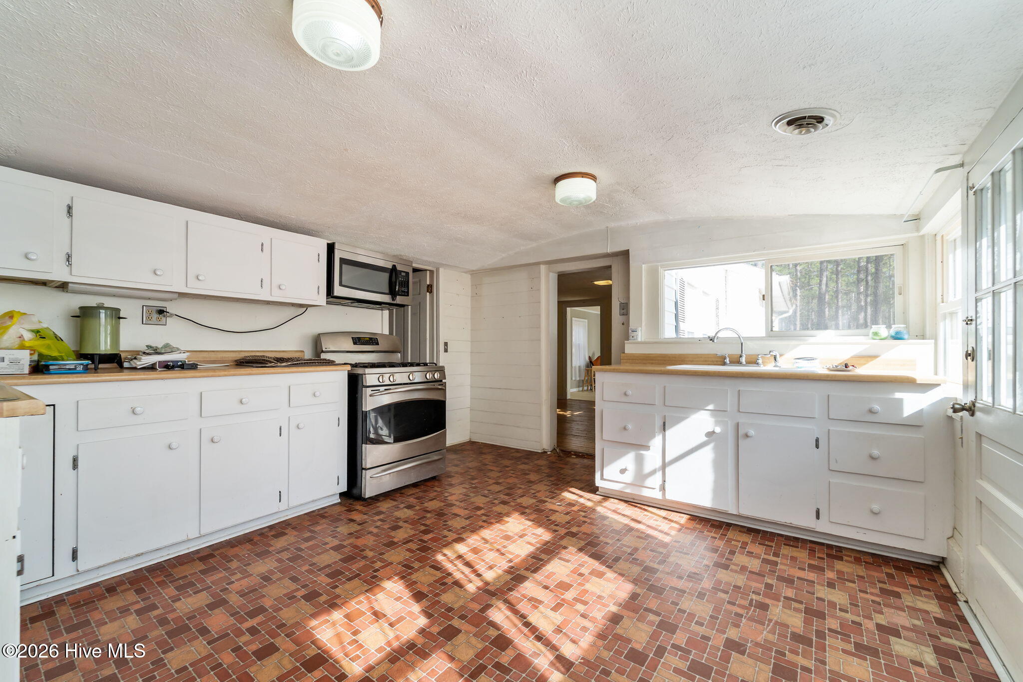 376 Foxfire Road Property Photo 8