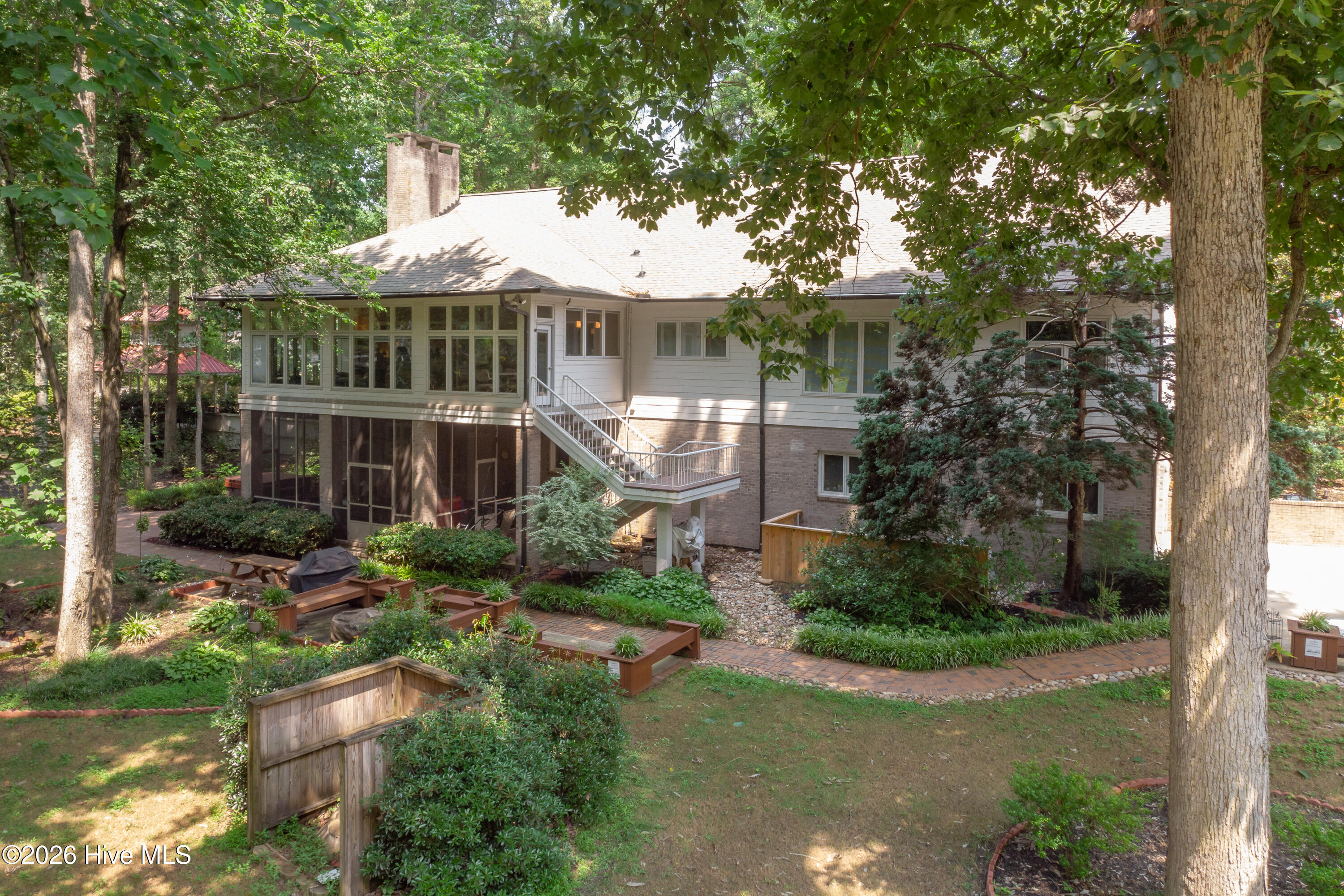 1015 Cardinal Drive Nw Property Photo 5