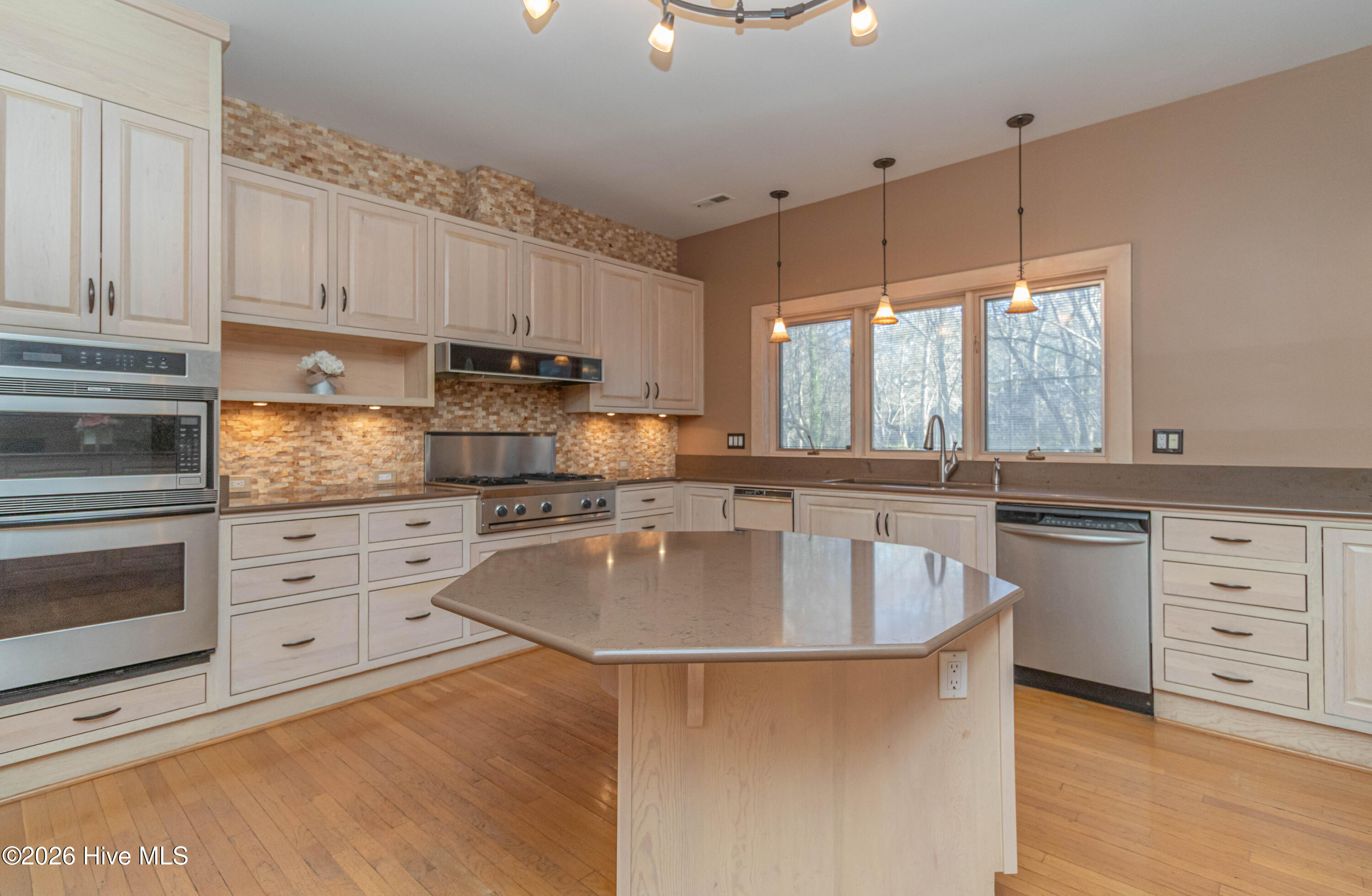 1015 Cardinal Drive Nw Property Photo 15