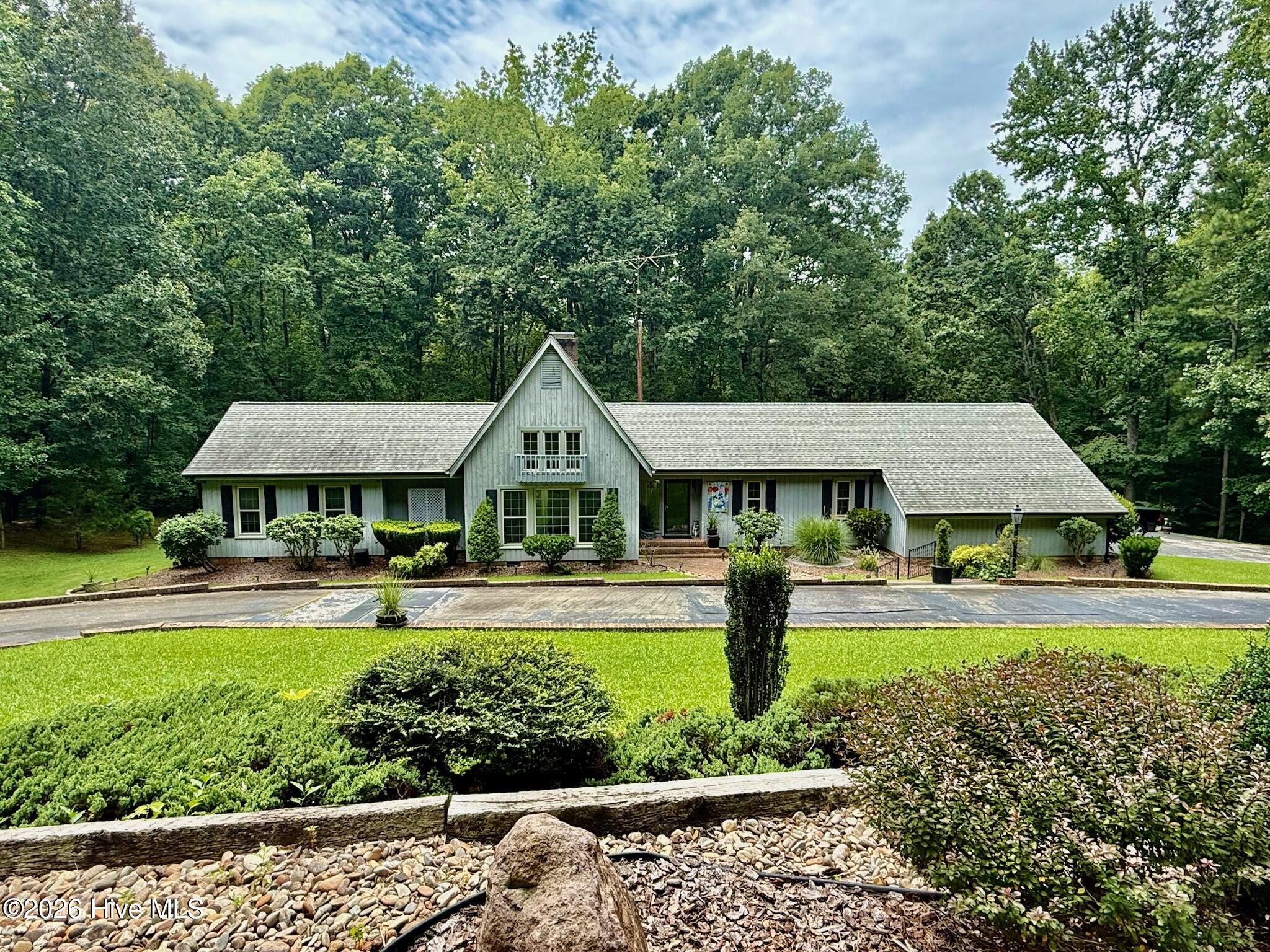 102 W Beaver Creek Road Property Photo 1