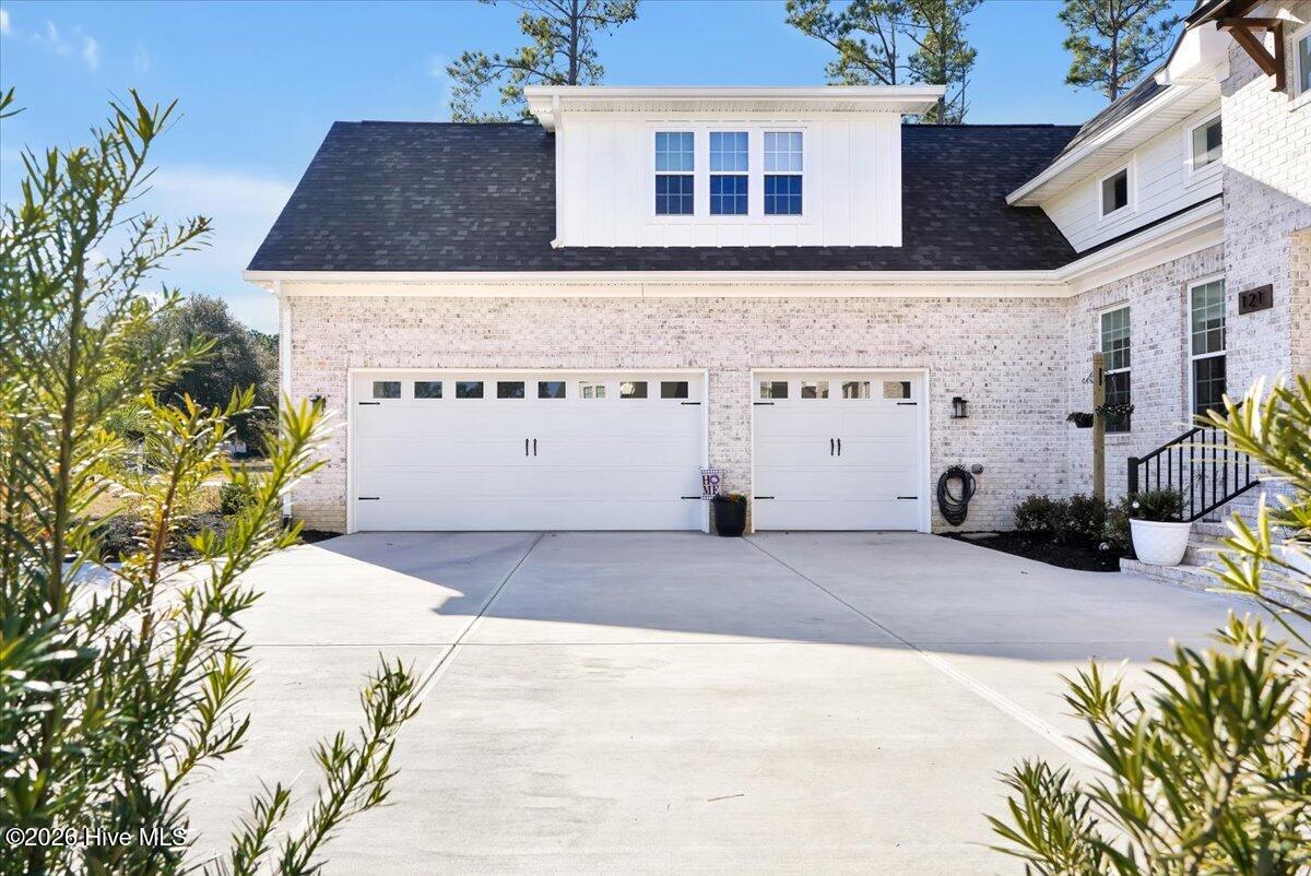 121 Summerset Landing Property Photo 1