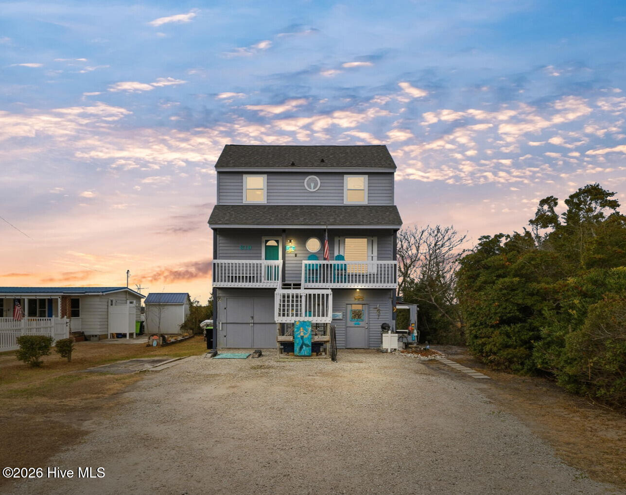 819 S Topsail Drive Property Photo 1