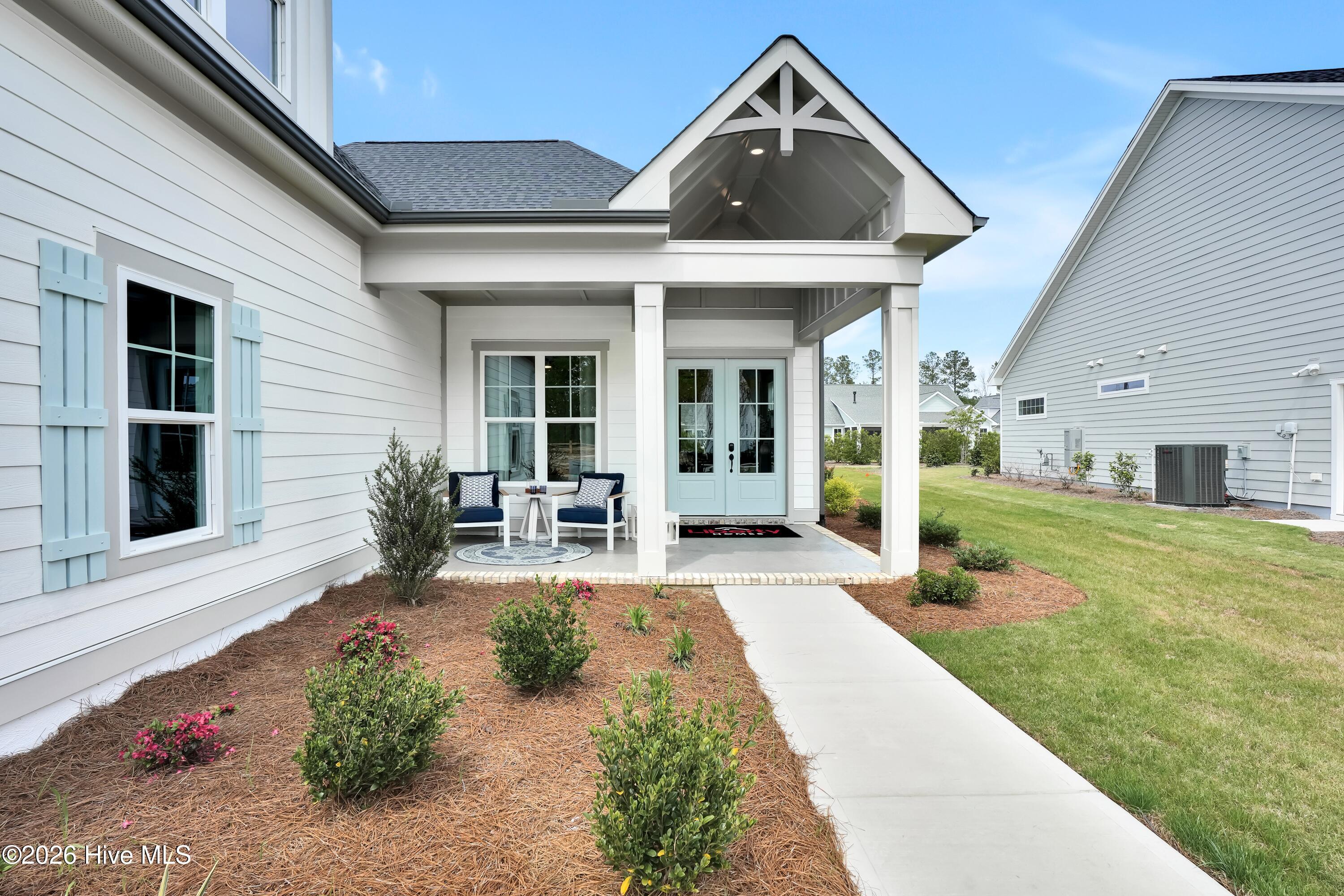 7374 Foxbriar Drive Property Photo 4