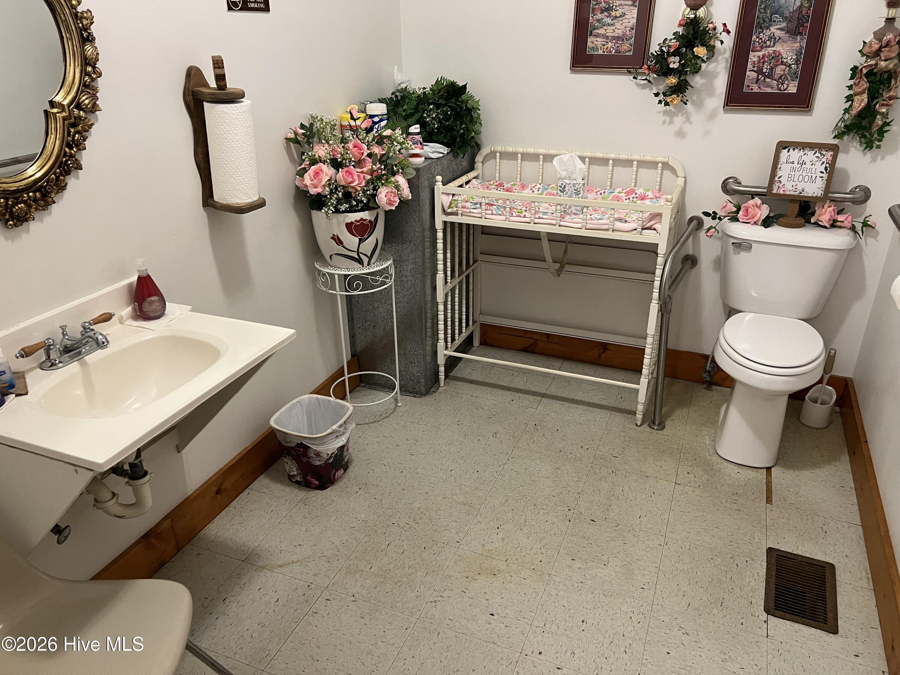213 E Columbus Street Property Photo 8
