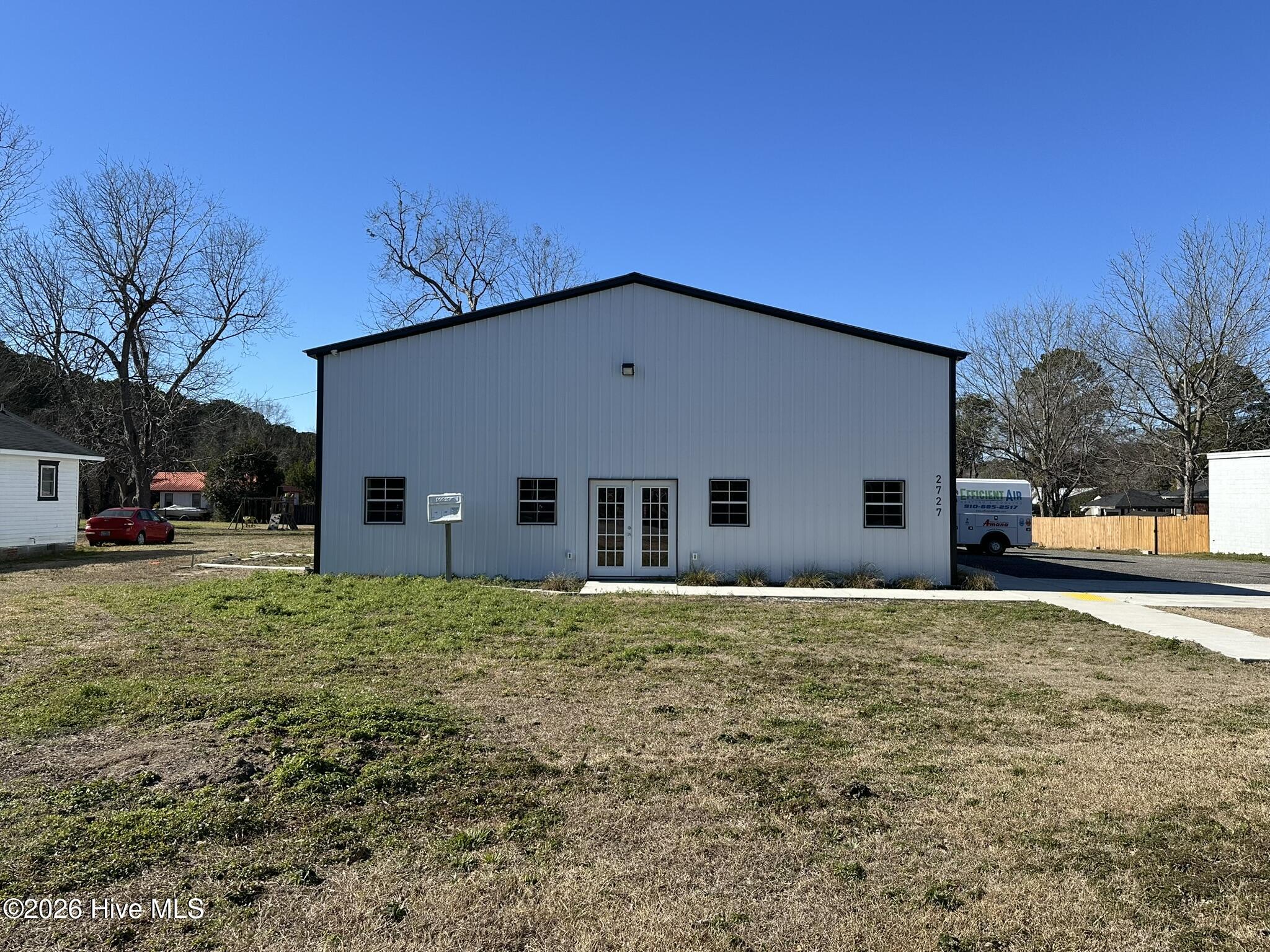 2725 Castle Hayne Road Property Photo 6