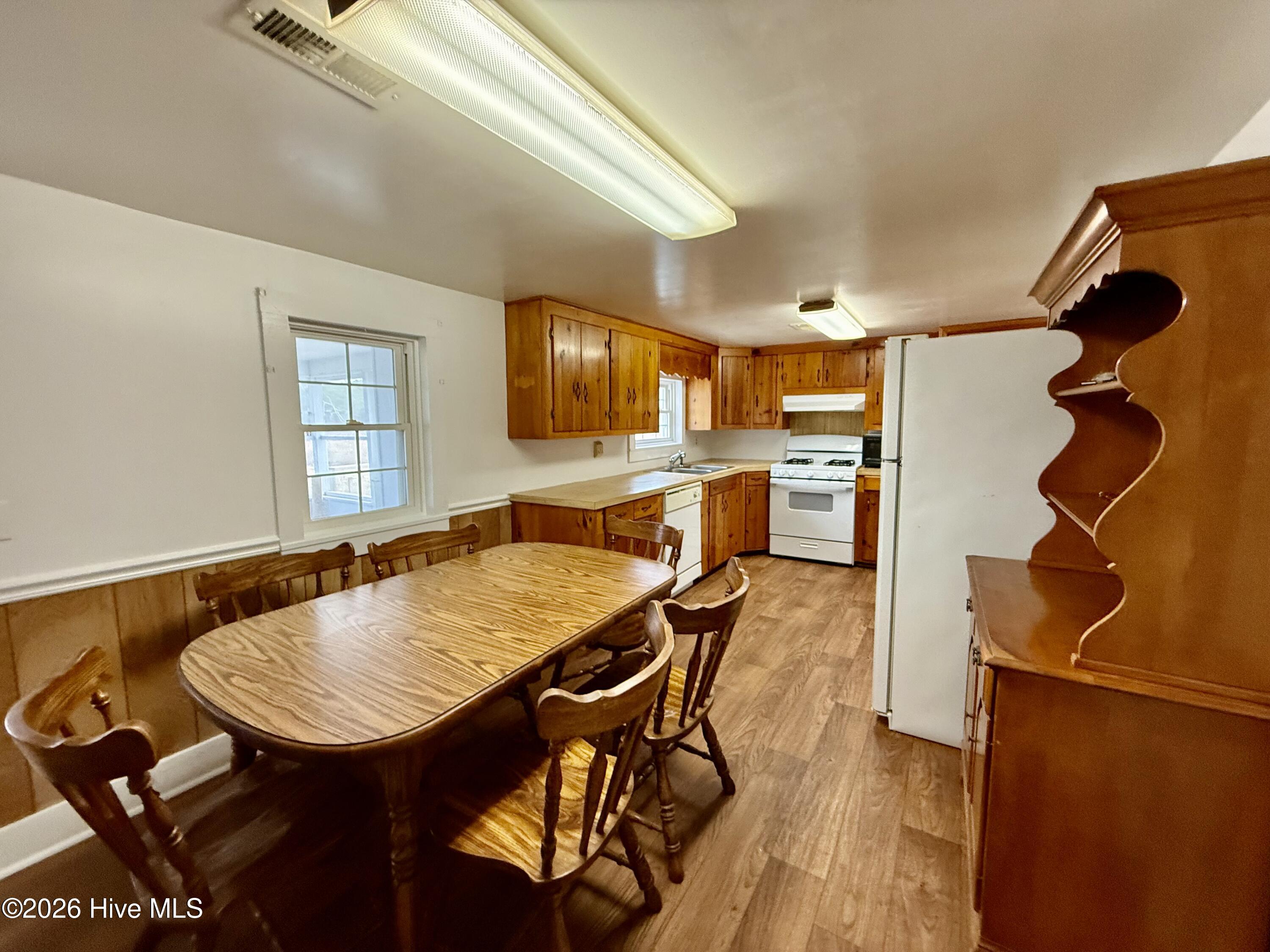 4549 Loop Road Property Photo 7