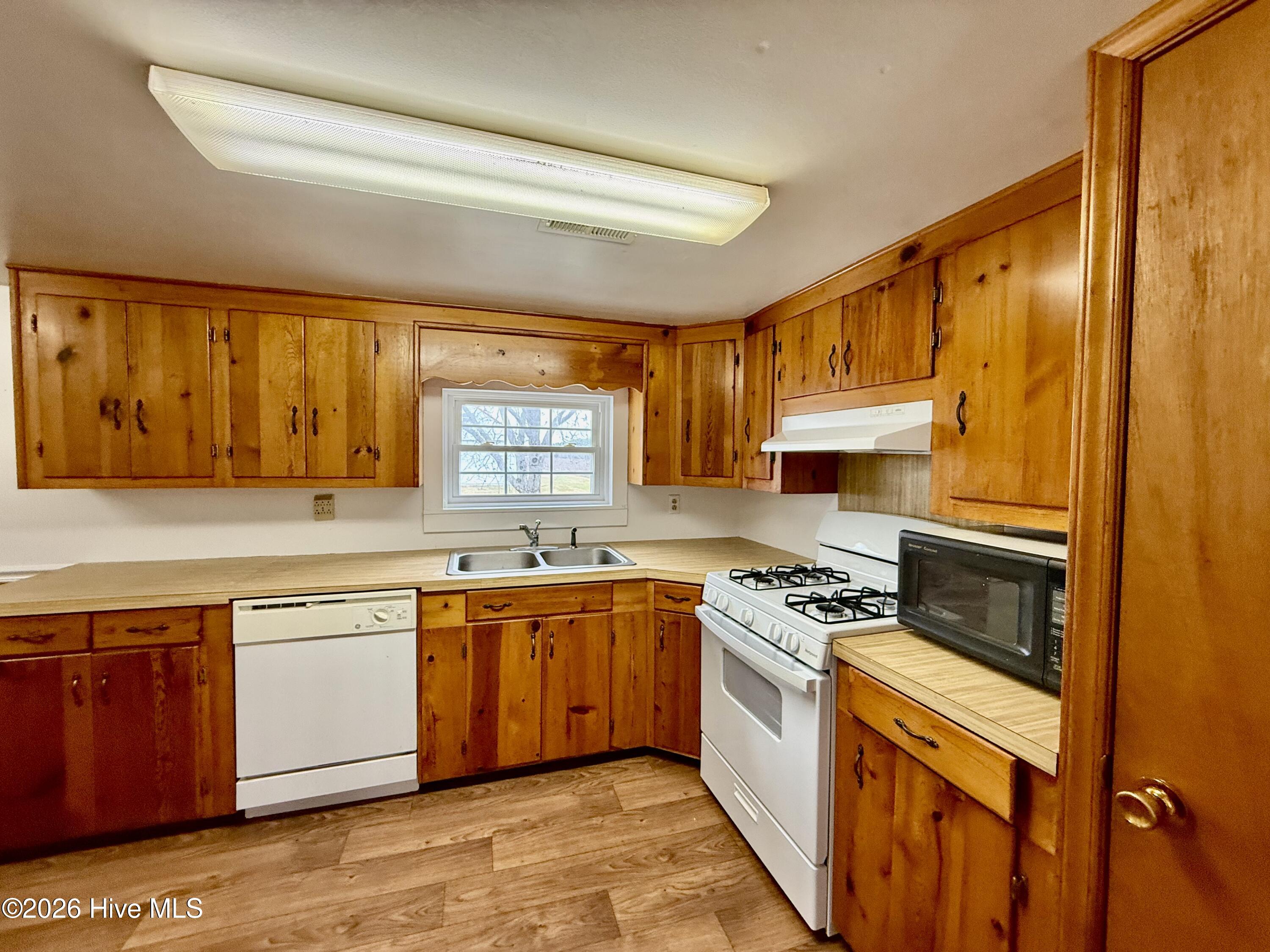 4549 Loop Road Property Photo 8